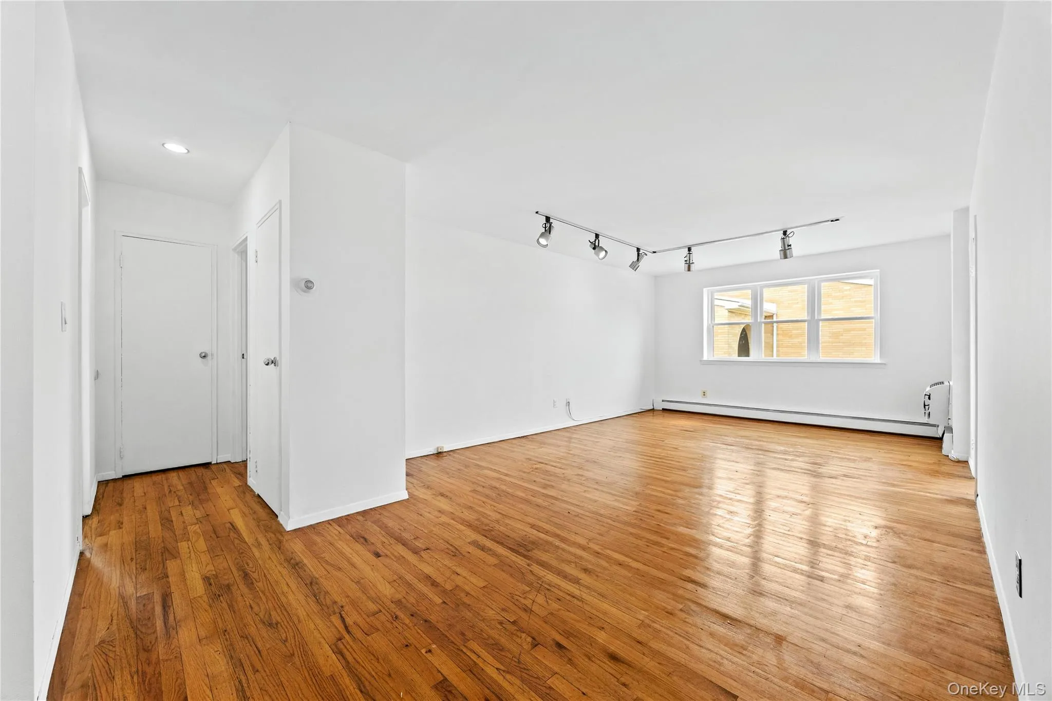 212 Westend Avenue, Hempstead, NY, 1 Bedroom Bedrooms, 3 Rooms Rooms,1 BathroomBathrooms,Residential,For Rent,Westend,0,1026818 212 Westend Avenue, Hempstead, NY, 1 Bedroom Bedrooms, 3 Rooms Rooms,1 BathroomBathrooms,Residential,For Rent,Westend,0,1026818
