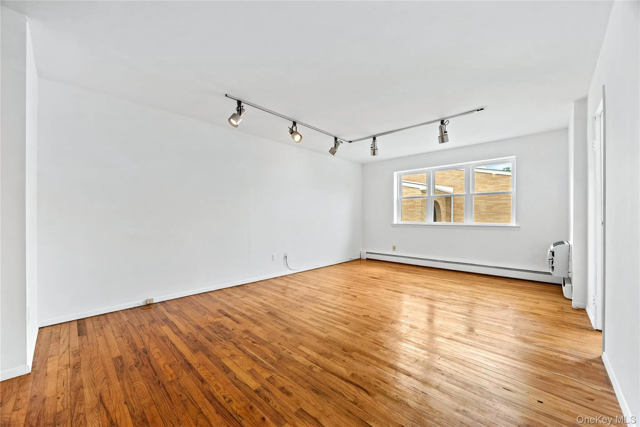 212 Westend Avenue, Hempstead, NY, 1 Bedroom Bedrooms, 3 Rooms Rooms,1 BathroomBathrooms,Residential,For Rent,Westend,0,1026818 212 Westend Avenue, Hempstead, NY, 1 Bedroom Bedrooms, 3 Rooms Rooms,1 BathroomBathrooms,Residential,For Rent,Westend,0,1026818