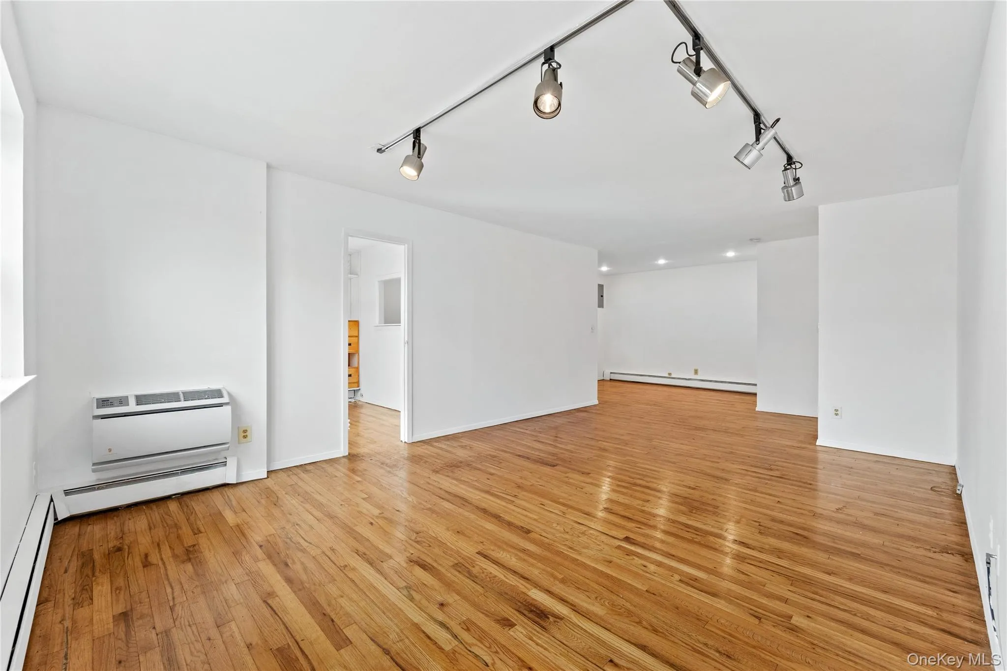 212 Westend Avenue, Hempstead, NY, 1 Bedroom Bedrooms, 3 Rooms Rooms,1 BathroomBathrooms,Residential,For Rent,Westend,0,1026818 212 Westend Avenue, Hempstead, NY, 1 Bedroom Bedrooms, 3 Rooms Rooms,1 BathroomBathrooms,Residential,For Rent,Westend,0,1026818