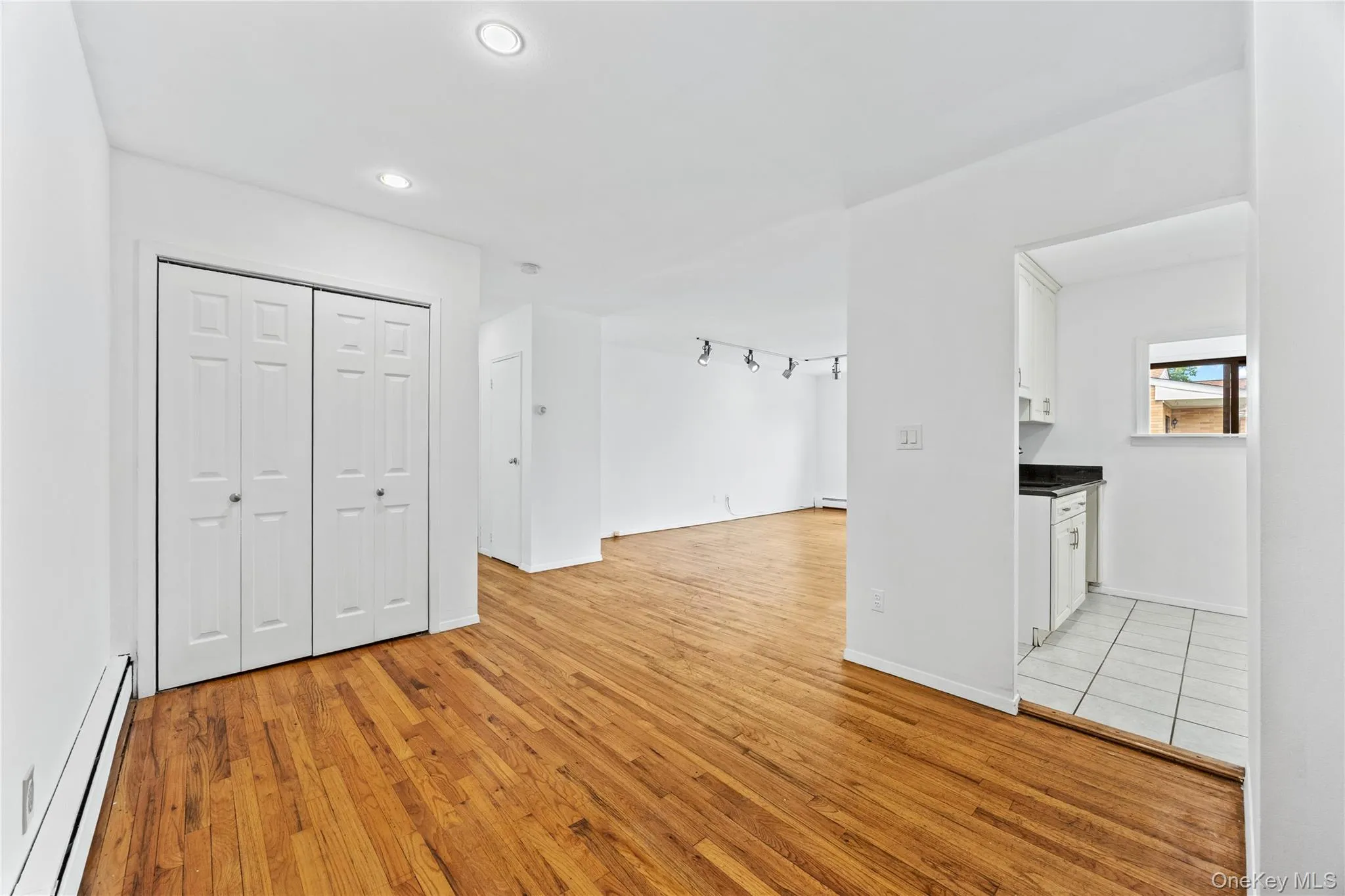 212 Westend Avenue, Hempstead, NY, 1 Bedroom Bedrooms, 3 Rooms Rooms,1 BathroomBathrooms,Residential,For Rent,Westend,0,1026818 212 Westend Avenue, Hempstead, NY, 1 Bedroom Bedrooms, 3 Rooms Rooms,1 BathroomBathrooms,Residential,For Rent,Westend,0,1026818
