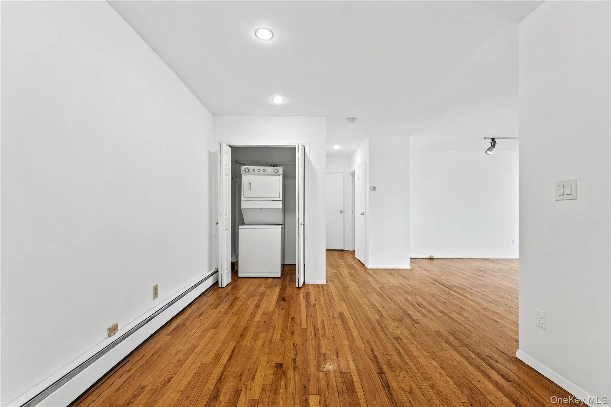 212 Westend Avenue, Hempstead, NY, 1 Bedroom Bedrooms, 3 Rooms Rooms,1 BathroomBathrooms,Residential,For Rent,Westend,0,1026818 212 Westend Avenue, Hempstead, NY, 1 Bedroom Bedrooms, 3 Rooms Rooms,1 BathroomBathrooms,Residential,For Rent,Westend,0,1026818