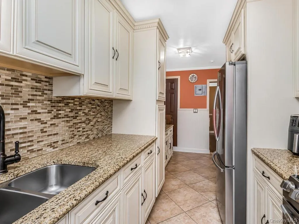 480 Riverdale Avenue, Yonkers, NY, 2 Bedrooms Bedrooms, 5 Rooms Rooms,1 BathroomBathrooms,Residential,For Rent,Riverdale,0,1026825 480 Riverdale Avenue, Yonkers, NY, 2 Bedrooms Bedrooms, 5 Rooms Rooms,1 BathroomBathrooms,Residential,For Rent,Riverdale,0,1026825