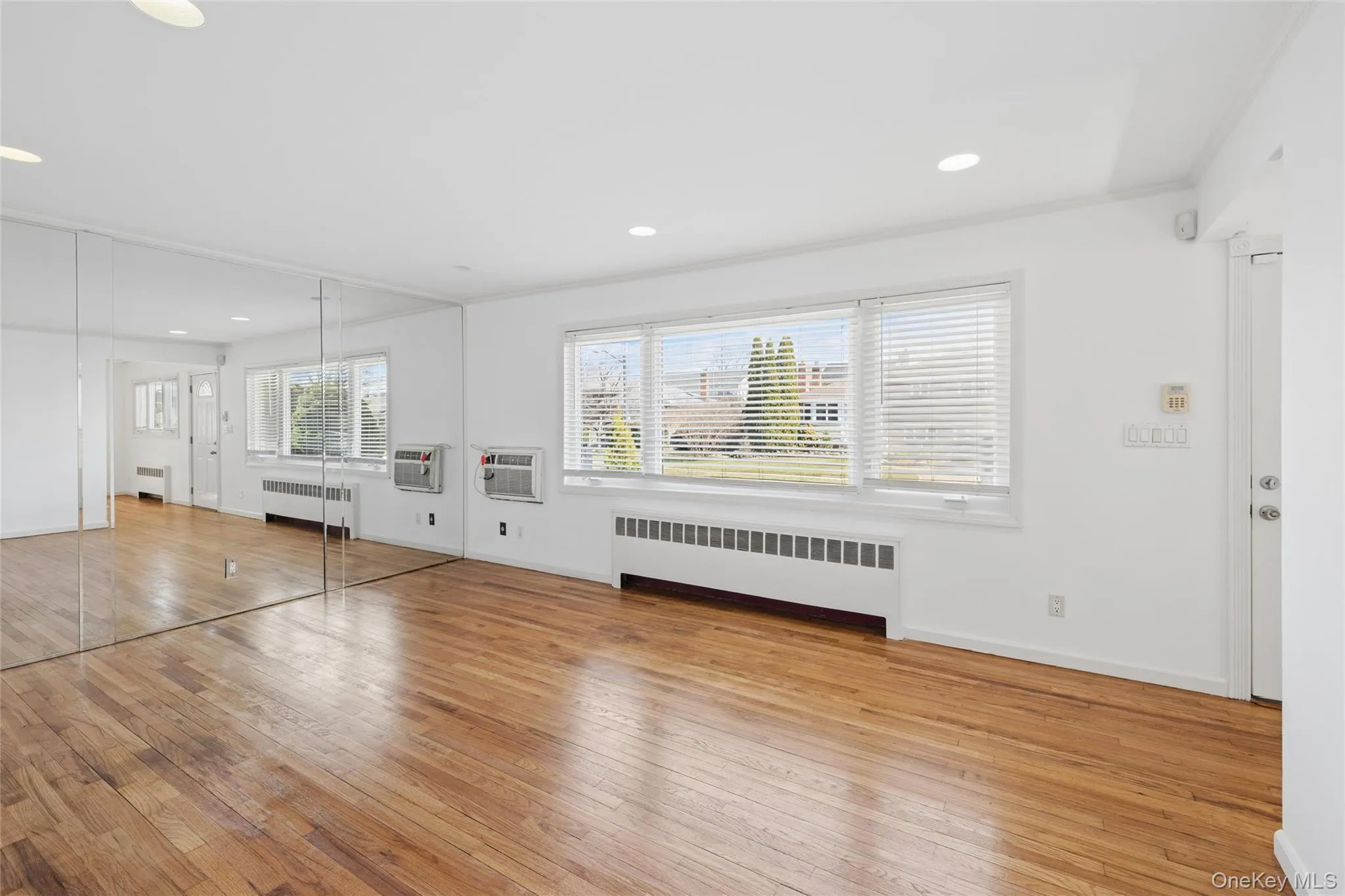 31 Evelyn Lane, Oyster Bay, NY, 3 Bedrooms Bedrooms, 6 Rooms Rooms,1 BathroomBathrooms,Residential Lease,For Rent,Evelyn,0,1026828 31 Evelyn Lane, Oyster Bay, NY, 3 Bedrooms Bedrooms, 6 Rooms Rooms,1 BathroomBathrooms,Residential Lease,For Rent,Evelyn,0,1026828