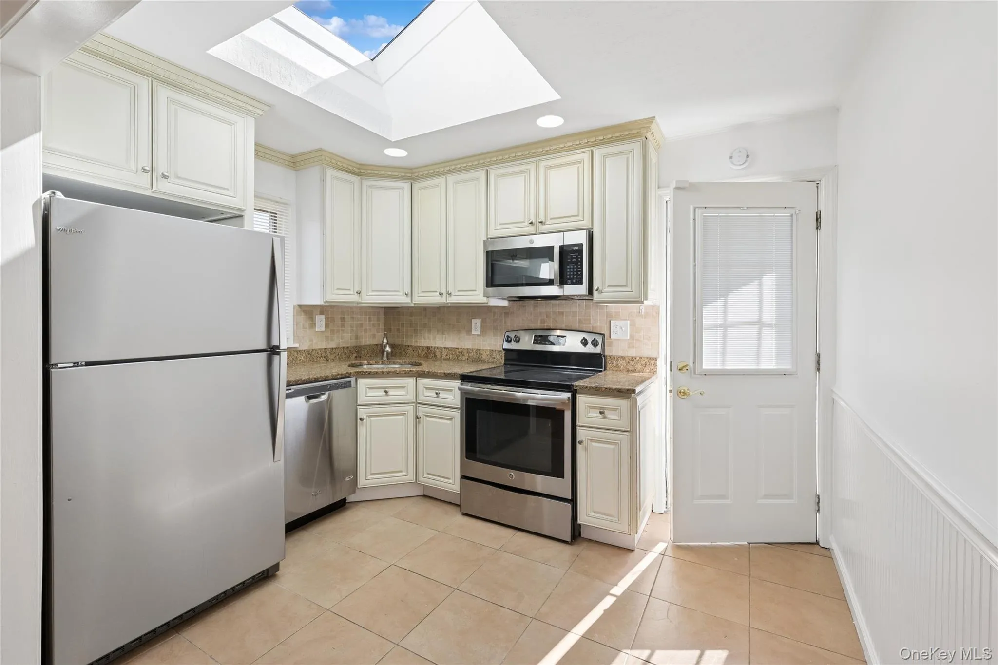 31 Evelyn Lane, Oyster Bay, NY, 3 Bedrooms Bedrooms, 6 Rooms Rooms,1 BathroomBathrooms,Residential Lease,For Rent,Evelyn,0,1026828 31 Evelyn Lane, Oyster Bay, NY, 3 Bedrooms Bedrooms, 6 Rooms Rooms,1 BathroomBathrooms,Residential Lease,For Rent,Evelyn,0,1026828