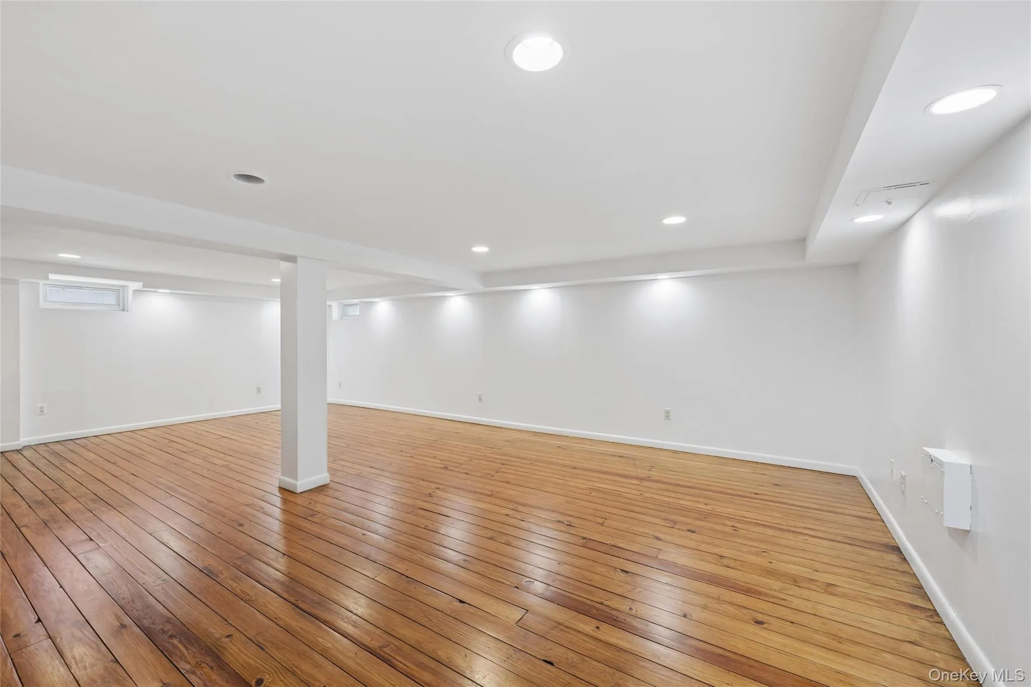 31 Evelyn Lane, Oyster Bay, NY, 3 Bedrooms Bedrooms, 6 Rooms Rooms,1 BathroomBathrooms,Residential Lease,For Rent,Evelyn,0,1026828 31 Evelyn Lane, Oyster Bay, NY, 3 Bedrooms Bedrooms, 6 Rooms Rooms,1 BathroomBathrooms,Residential Lease,For Rent,Evelyn,0,1026828