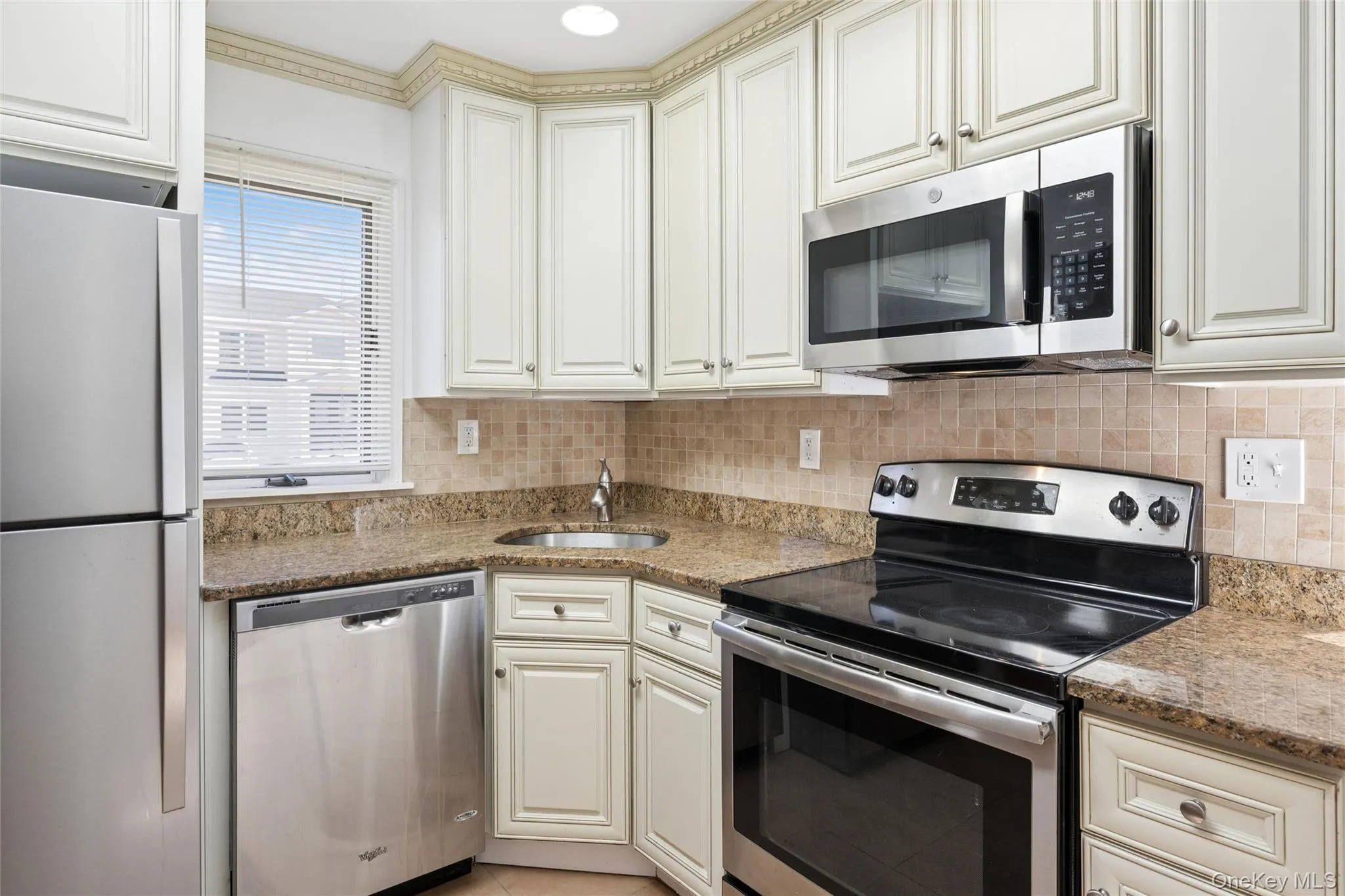 31 Evelyn Lane, Oyster Bay, NY, 3 Bedrooms Bedrooms, 6 Rooms Rooms,1 BathroomBathrooms,Residential Lease,For Rent,Evelyn,0,1026828 31 Evelyn Lane, Oyster Bay, NY, 3 Bedrooms Bedrooms, 6 Rooms Rooms,1 BathroomBathrooms,Residential Lease,For Rent,Evelyn,0,1026828