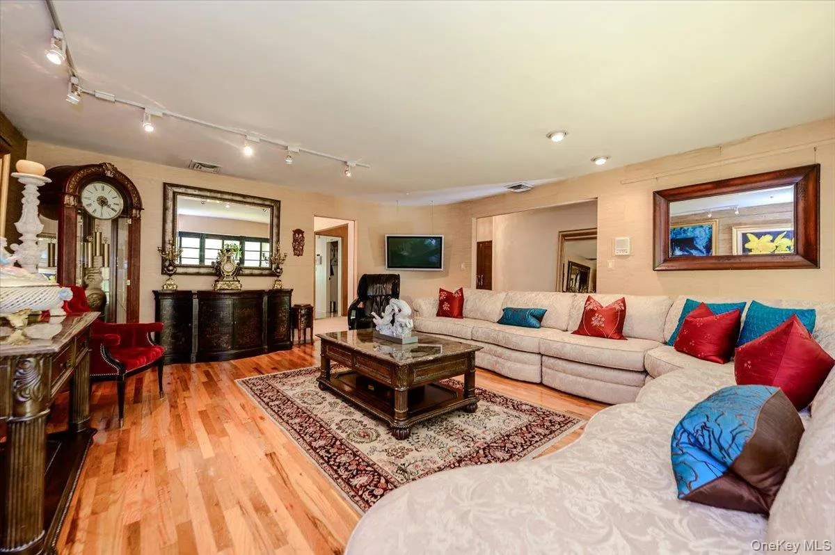 561 Golf Drive, Hempstead, NY, 5 Bedrooms Bedrooms, 11 Rooms Rooms,3 BathroomsBathrooms,Residential,For Rent,Golf,0,1026832 561 Golf Drive, Hempstead, NY, 5 Bedrooms Bedrooms, 11 Rooms Rooms,3 BathroomsBathrooms,Residential,For Rent,Golf,0,1026832