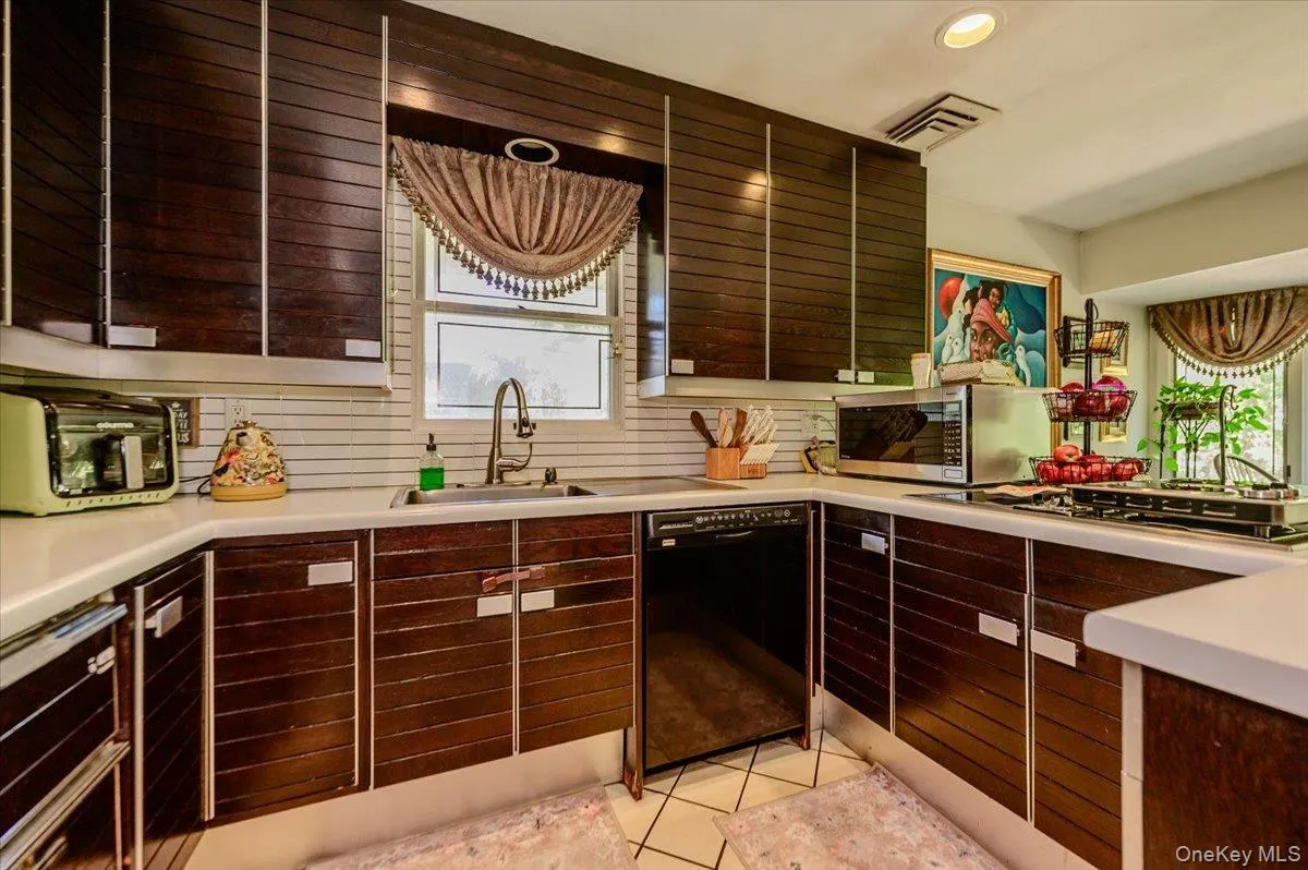 561 Golf Drive, Hempstead, NY, 5 Bedrooms Bedrooms, 11 Rooms Rooms,3 BathroomsBathrooms,Residential,For Rent,Golf,0,1026832 561 Golf Drive, Hempstead, NY, 5 Bedrooms Bedrooms, 11 Rooms Rooms,3 BathroomsBathrooms,Residential,For Rent,Golf,0,1026832