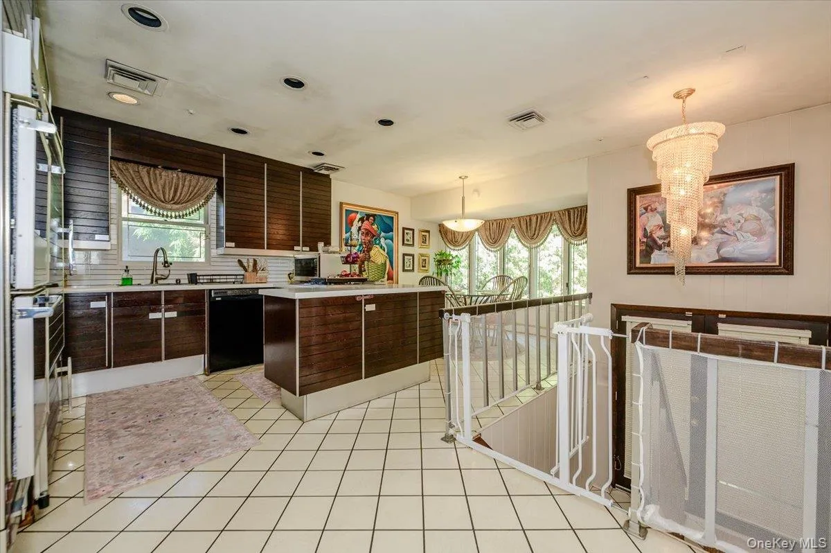 561 Golf Drive, Hempstead, NY, 5 Bedrooms Bedrooms, 11 Rooms Rooms,3 BathroomsBathrooms,Residential,For Rent,Golf,0,1026832 561 Golf Drive, Hempstead, NY, 5 Bedrooms Bedrooms, 11 Rooms Rooms,3 BathroomsBathrooms,Residential,For Rent,Golf,0,1026832