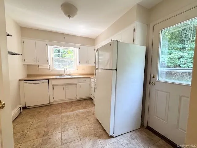 402 Thompson Street, Brookhaven, NY, 3 Bedrooms Bedrooms, 5 Rooms Rooms,1 BathroomBathrooms,Residential Lease,For Rent,Thompson,0,1026834 402 Thompson Street, Brookhaven, NY, 3 Bedrooms Bedrooms, 5 Rooms Rooms,1 BathroomBathrooms,Residential Lease,For Rent,Thompson,0,1026834