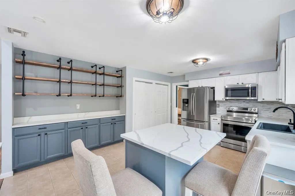 10 Ramblewood Road, Brookhaven, NY, 5 Bedrooms Bedrooms, 10 Rooms Rooms,3 BathroomsBathrooms,Residential,For Rent,Ramblewood,0,1026836 10 Ramblewood Road, Brookhaven, NY, 5 Bedrooms Bedrooms, 10 Rooms Rooms,3 BathroomsBathrooms,Residential,For Rent,Ramblewood,0,1026836
