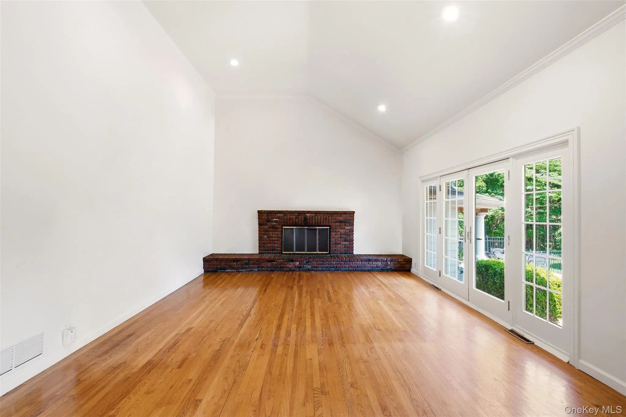 27 School Lane, Huntington, NY, 5 Bedrooms Bedrooms, 10 Rooms Rooms,4 BathroomsBathrooms,Residential,For Rent,School,0,1026840 27 School Lane, Huntington, NY, 5 Bedrooms Bedrooms, 10 Rooms Rooms,4 BathroomsBathrooms,Residential,For Rent,School,0,1026840