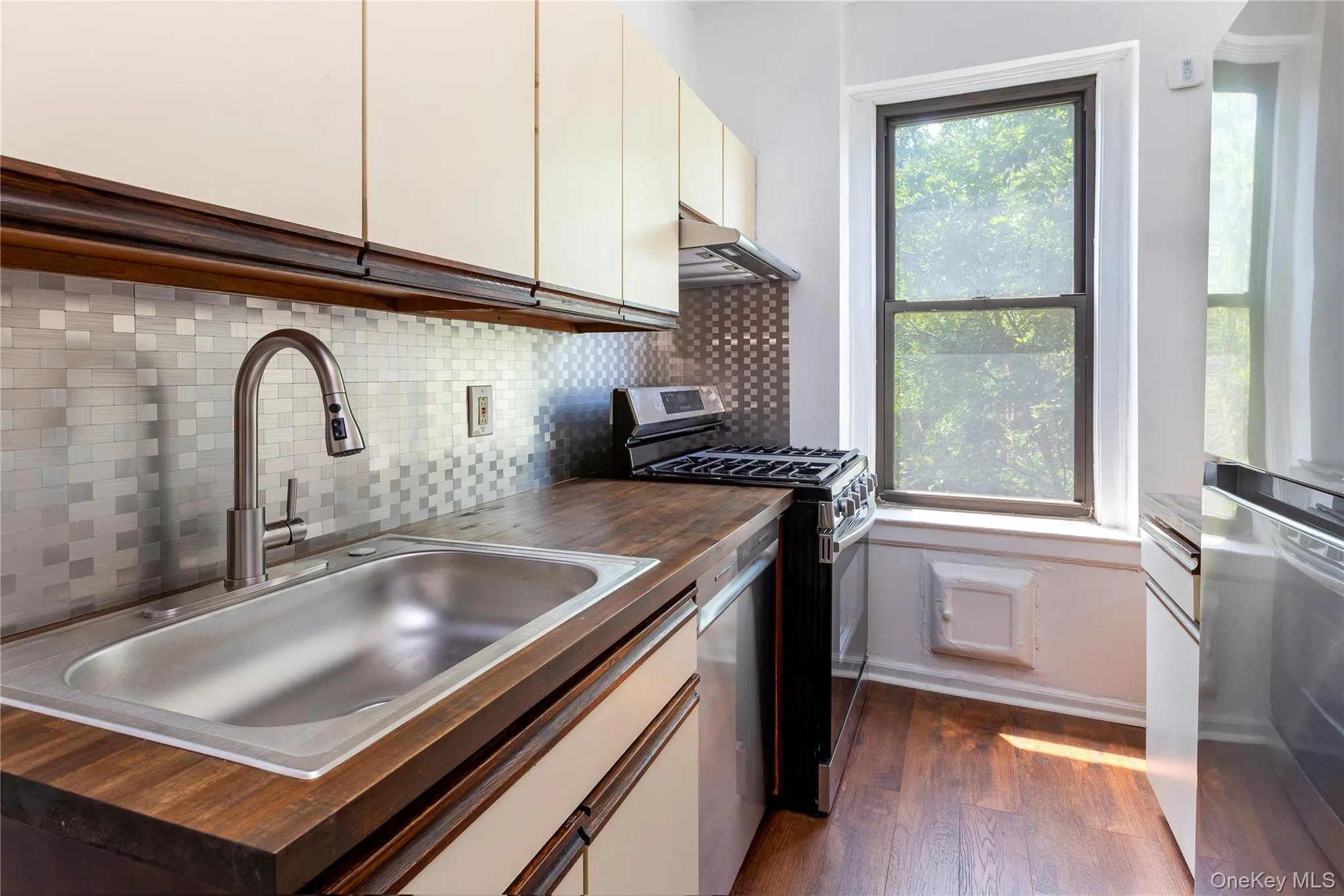 3656 Johnson Avenue, New York, NY, 1 Bedroom Bedrooms, 3 Rooms Rooms,1 BathroomBathrooms,Residential,For Rent,Johnson,0,1026841 3656 Johnson Avenue, New York, NY, 1 Bedroom Bedrooms, 3 Rooms Rooms,1 BathroomBathrooms,Residential,For Rent,Johnson,0,1026841
