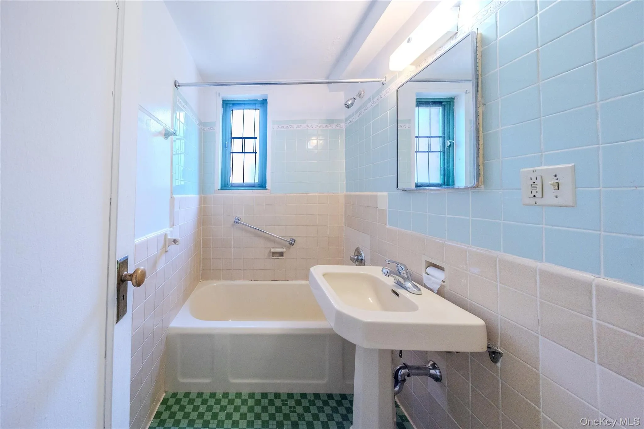 1605 Metropolitan Avenue, New York, NY, 1 Bedroom Bedrooms, 4 Rooms Rooms,1 BathroomBathrooms,Residential,For Rent,Metropolitan,0,1026842 1605 Metropolitan Avenue, New York, NY, 1 Bedroom Bedrooms, 4 Rooms Rooms,1 BathroomBathrooms,Residential,For Rent,Metropolitan,0,1026842