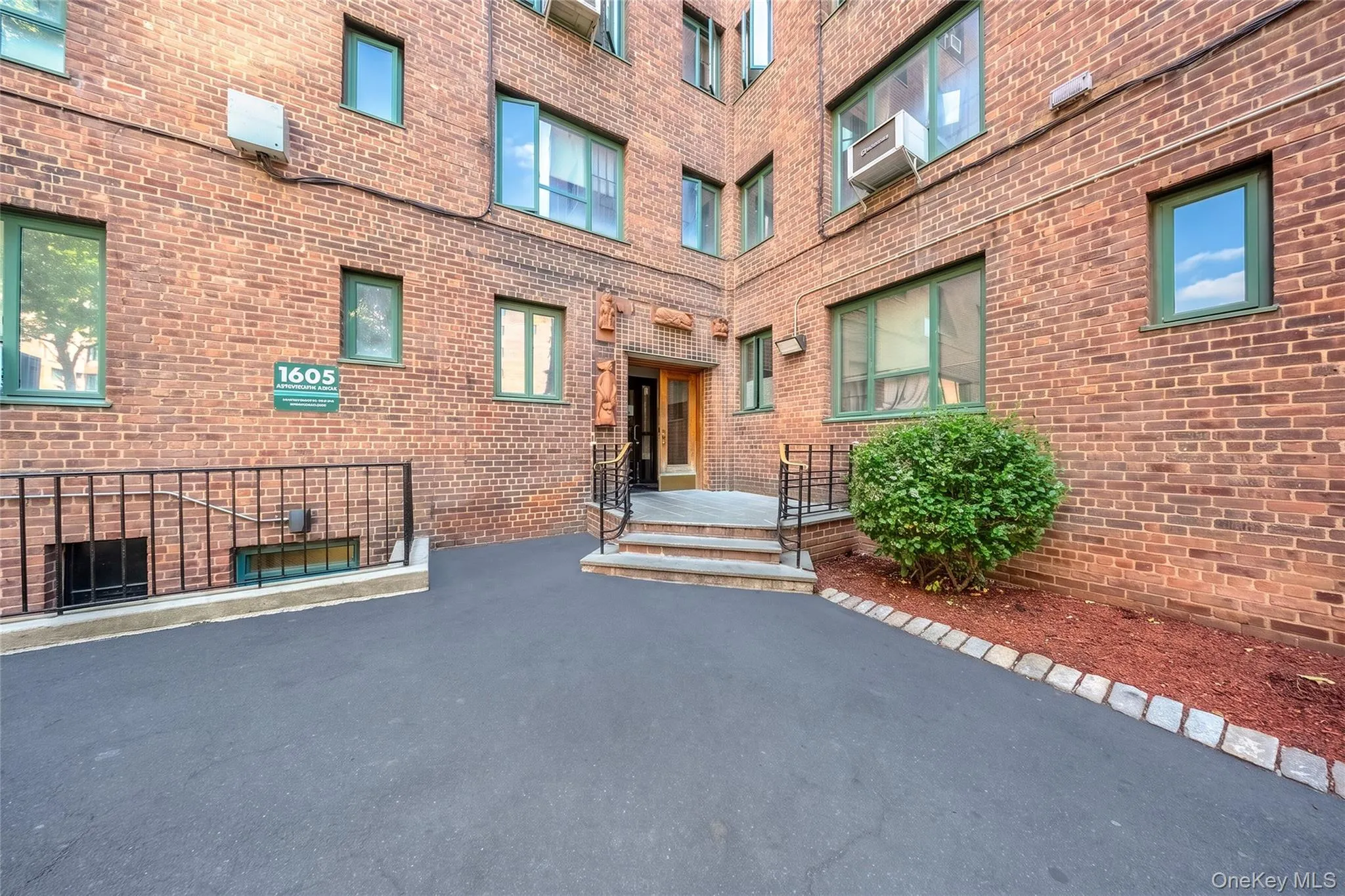 1605 Metropolitan Avenue, New York, NY, 1 Bedroom Bedrooms, 4 Rooms Rooms,1 BathroomBathrooms,Residential,For Rent,Metropolitan,0,1026842 1605 Metropolitan Avenue, New York, NY, 1 Bedroom Bedrooms, 4 Rooms Rooms,1 BathroomBathrooms,Residential,For Rent,Metropolitan,0,1026842