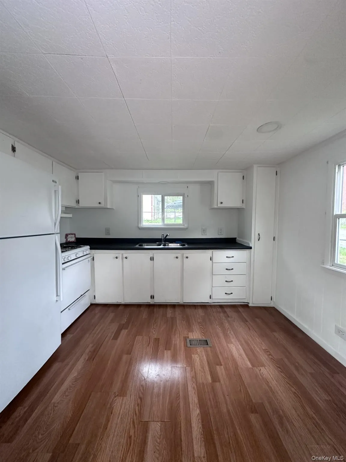5 Hideaway Lane, Marlboro, NY, 2 Bedrooms Bedrooms, 4 Rooms Rooms,1 BathroomBathrooms,Residential Lease,For Rent,Hideaway Lane,0,1026843 5 Hideaway Lane, Marlboro, NY, 2 Bedrooms Bedrooms, 4 Rooms Rooms,1 BathroomBathrooms,Residential Lease,For Rent,Hideaway Lane,0,1026843