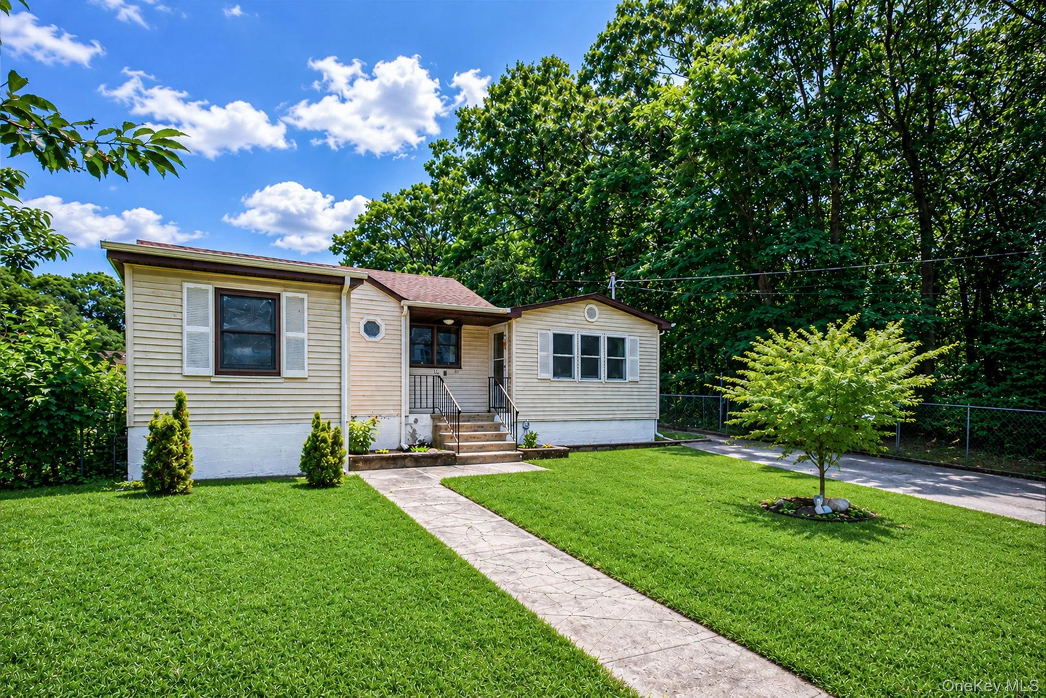 67 Bullard Street, Brookhaven, NY, 3 Bedrooms Bedrooms, 6 Rooms Rooms,1 BathroomBathrooms,Residential,For Rent,Bullard,0,1026847 67 Bullard Street, Brookhaven, NY, 3 Bedrooms Bedrooms, 6 Rooms Rooms,1 BathroomBathrooms,Residential,For Rent,Bullard,0,1026847