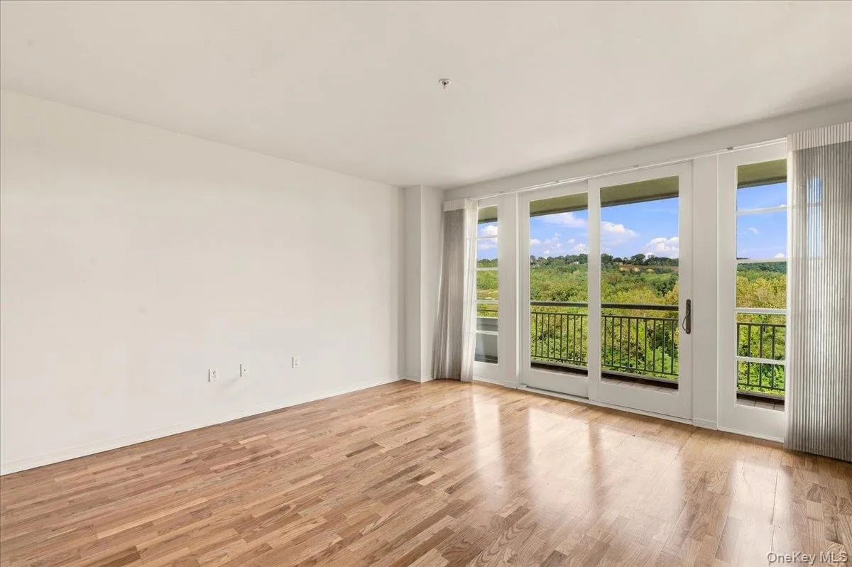 Wood-finish flooring throughout Wood-finish flooring throughout