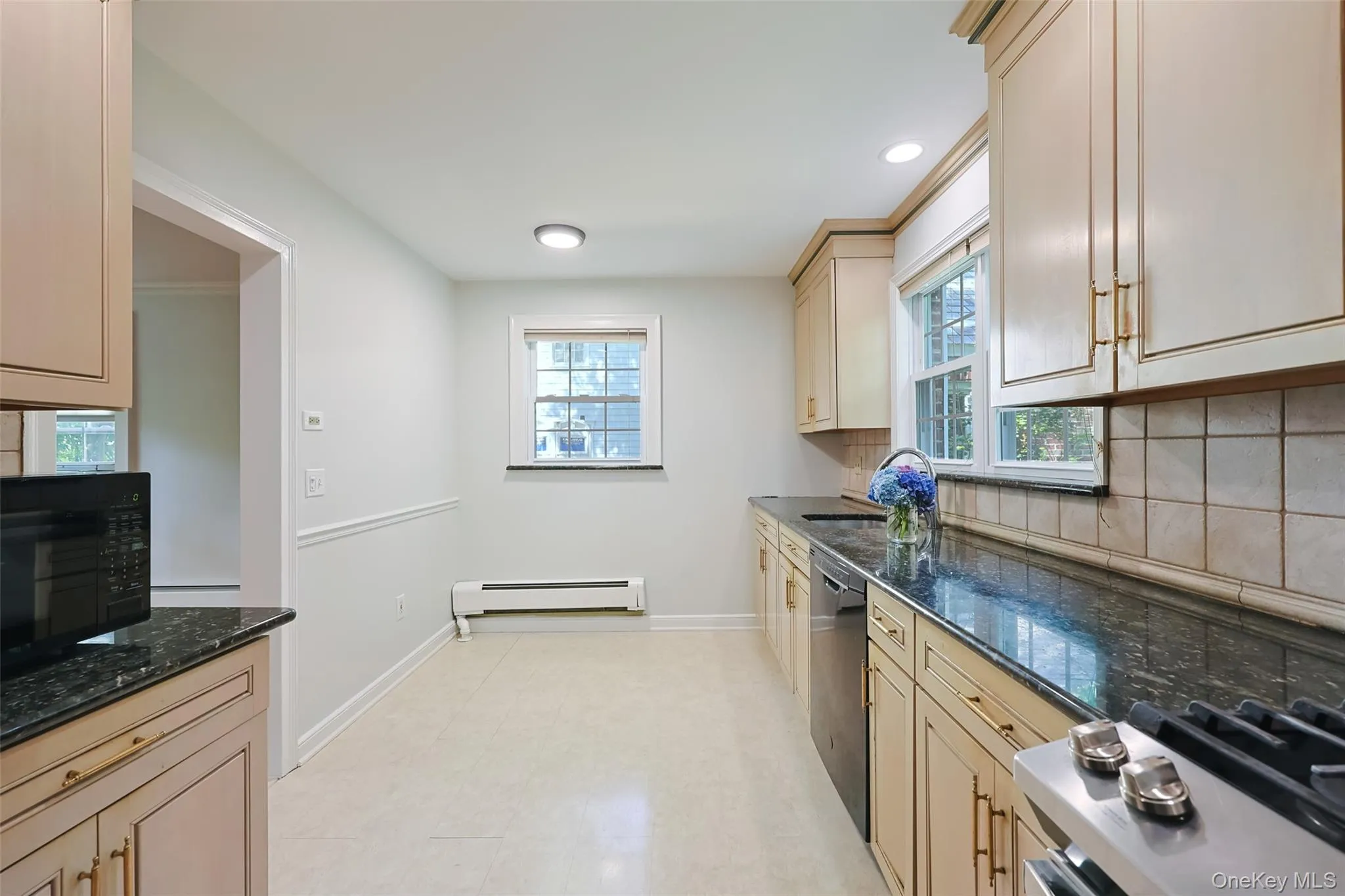 280 Park Avenue, North Hempstead, NY, 3 Bedrooms Bedrooms, 7 Rooms Rooms,2 BathroomsBathrooms,Residential Lease,For Rent,Park,0,1026855 280 Park Avenue, North Hempstead, NY, 3 Bedrooms Bedrooms, 7 Rooms Rooms,2 BathroomsBathrooms,Residential Lease,For Rent,Park,0,1026855