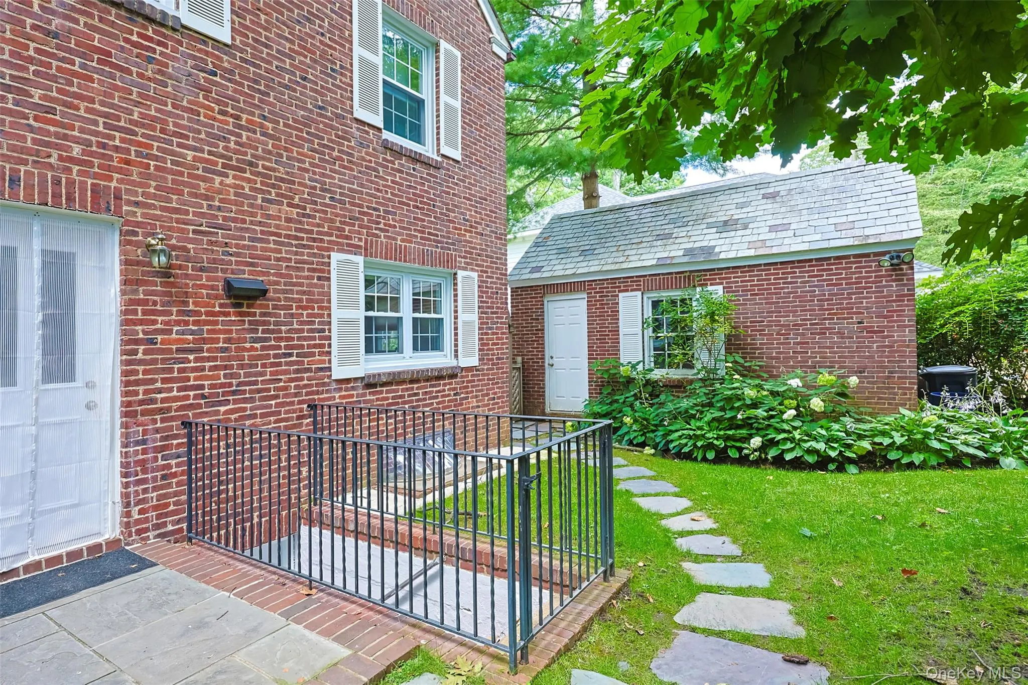 280 Park Avenue, North Hempstead, NY, 3 Bedrooms Bedrooms, 7 Rooms Rooms,2 BathroomsBathrooms,Residential Lease,For Rent,Park,0,1026855 280 Park Avenue, North Hempstead, NY, 3 Bedrooms Bedrooms, 7 Rooms Rooms,2 BathroomsBathrooms,Residential Lease,For Rent,Park,0,1026855