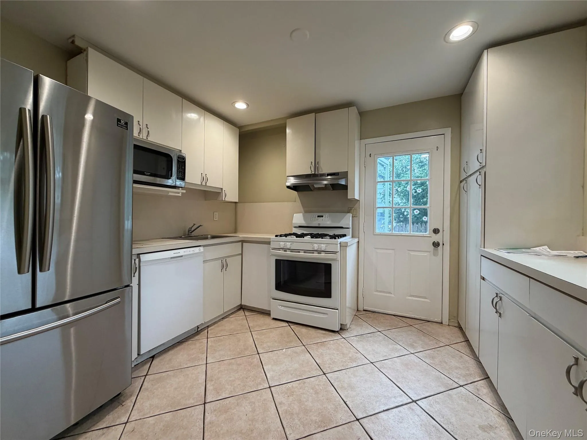 196 Sterling Street, Brookhaven, NY, 4 Bedrooms Bedrooms, 8 Rooms Rooms,2 BathroomsBathrooms,Residential Lease,For Rent,Sterling,0,1026858 196 Sterling Street, Brookhaven, NY, 4 Bedrooms Bedrooms, 8 Rooms Rooms,2 BathroomsBathrooms,Residential Lease,For Rent,Sterling,0,1026858