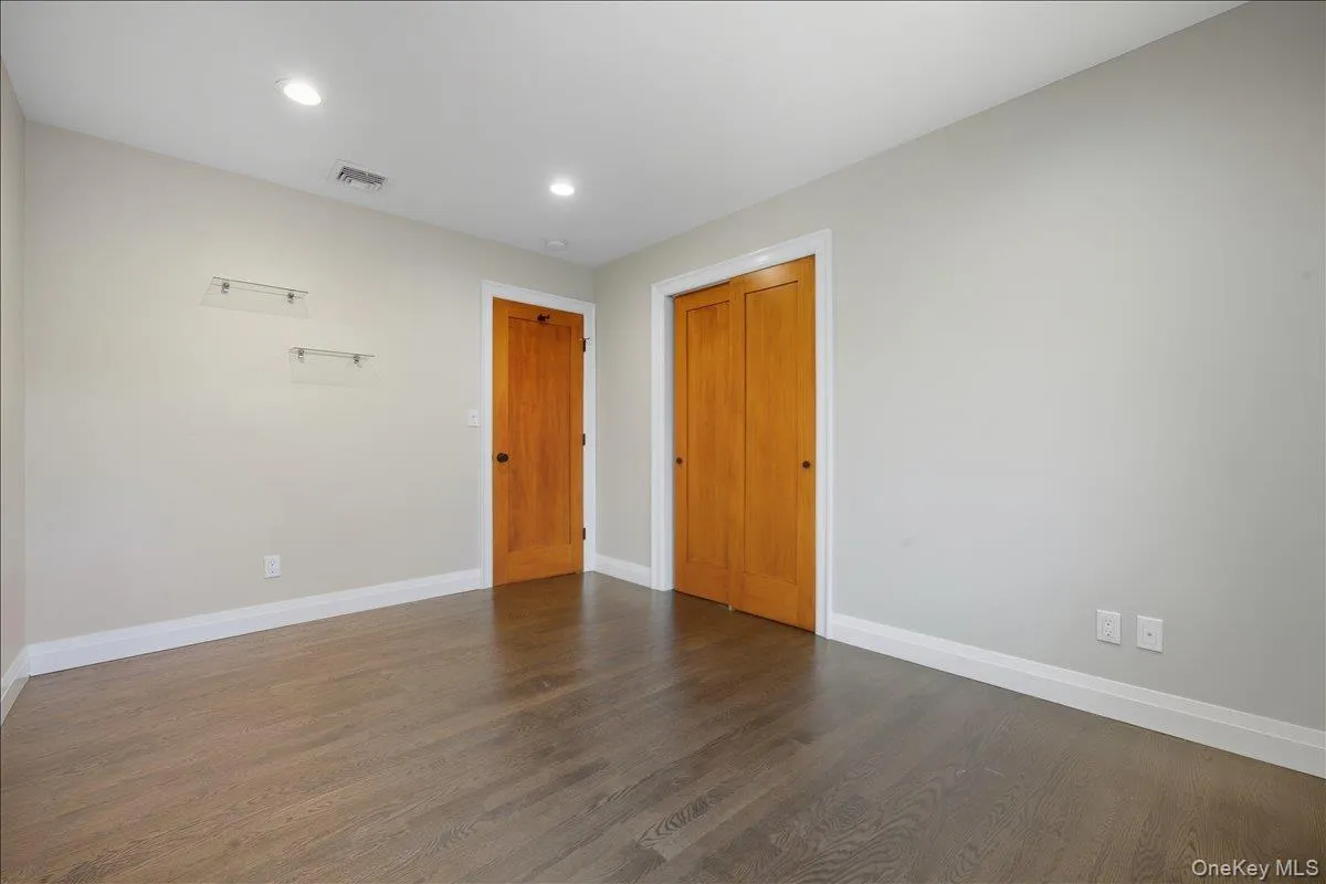2 Cornwall Lane, North Hempstead, NY, 3 Bedrooms Bedrooms, 6 Rooms Rooms,2 BathroomsBathrooms,Residential Lease,For Rent,Cornwall,0,1026867 2 Cornwall Lane, North Hempstead, NY, 3 Bedrooms Bedrooms, 6 Rooms Rooms,2 BathroomsBathrooms,Residential Lease,For Rent,Cornwall,0,1026867