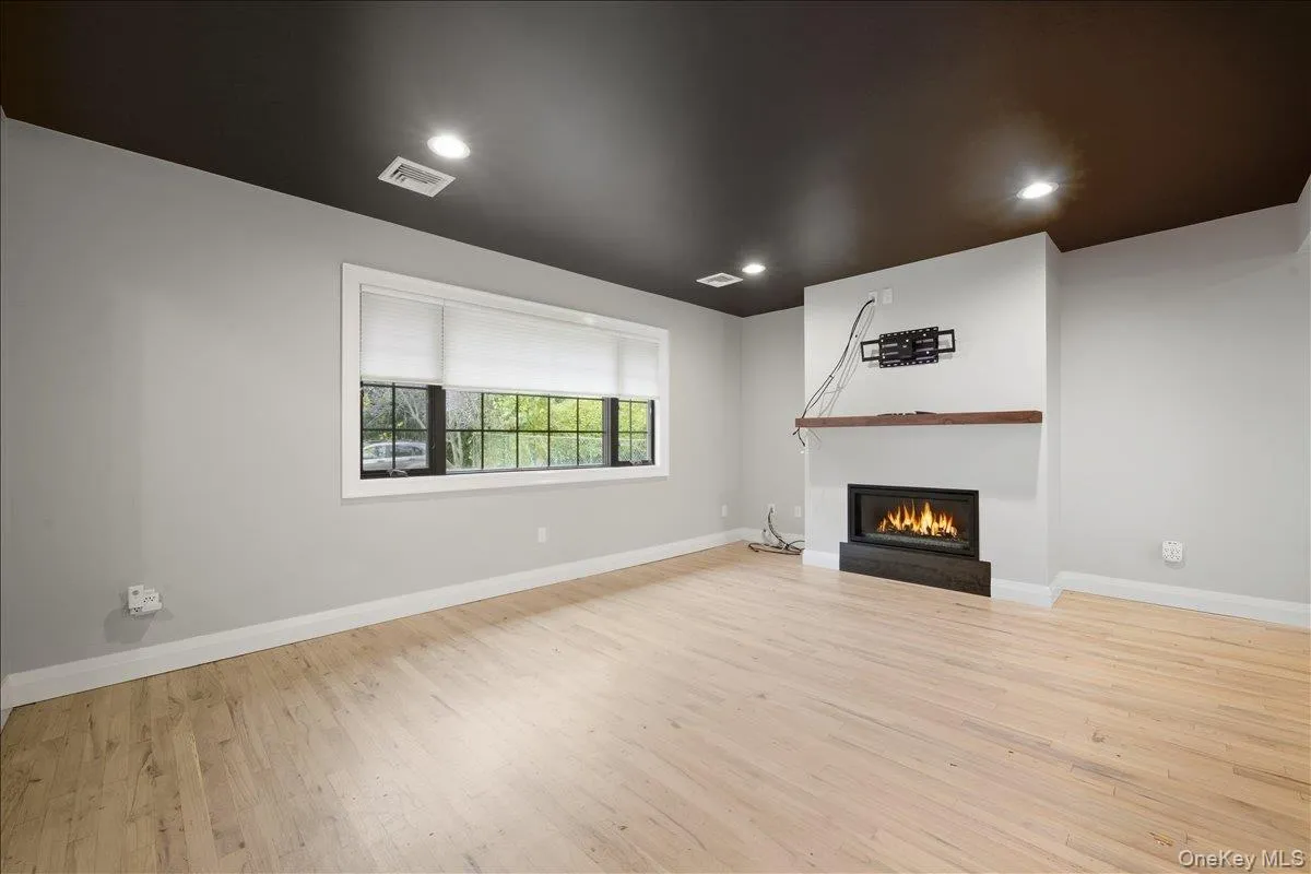2 Cornwall Lane, North Hempstead, NY, 3 Bedrooms Bedrooms, 6 Rooms Rooms,2 BathroomsBathrooms,Residential Lease,For Rent,Cornwall,0,1026867 2 Cornwall Lane, North Hempstead, NY, 3 Bedrooms Bedrooms, 6 Rooms Rooms,2 BathroomsBathrooms,Residential Lease,For Rent,Cornwall,0,1026867