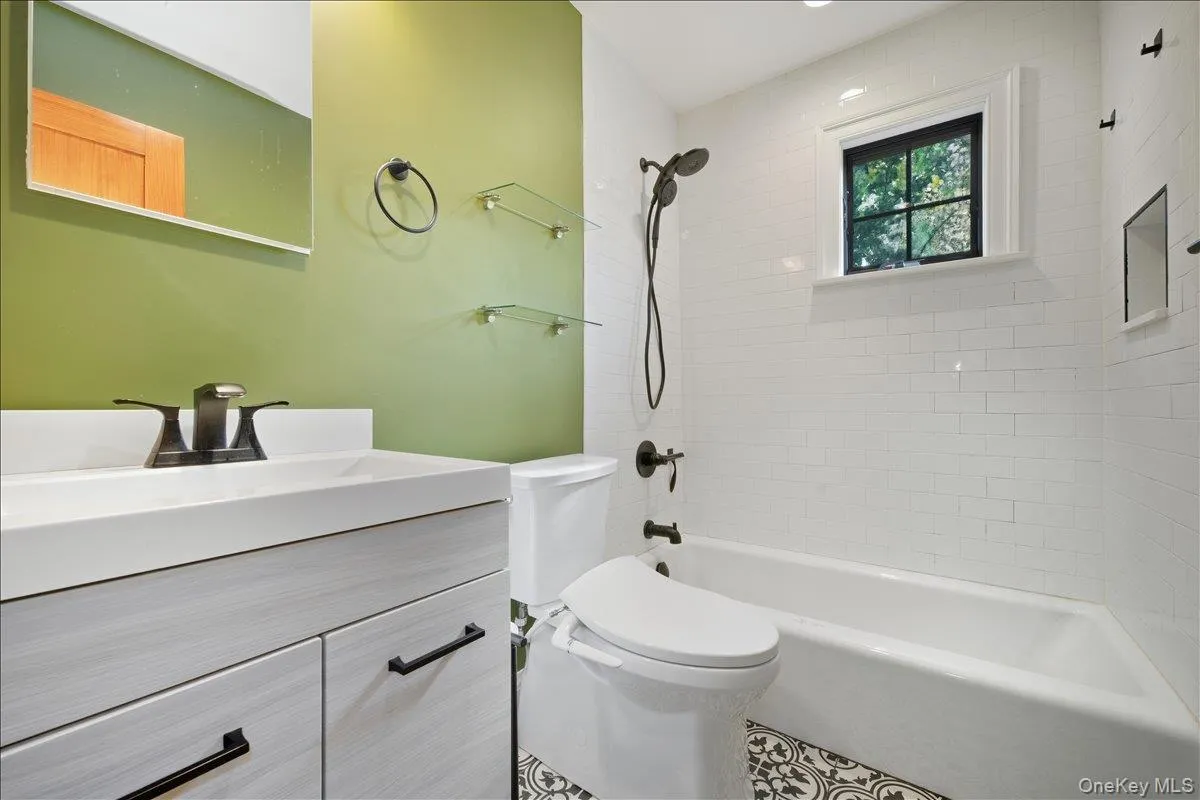 2 Cornwall Lane, North Hempstead, NY, 3 Bedrooms Bedrooms, 6 Rooms Rooms,2 BathroomsBathrooms,Residential Lease,For Rent,Cornwall,0,1026867 2 Cornwall Lane, North Hempstead, NY, 3 Bedrooms Bedrooms, 6 Rooms Rooms,2 BathroomsBathrooms,Residential Lease,For Rent,Cornwall,0,1026867