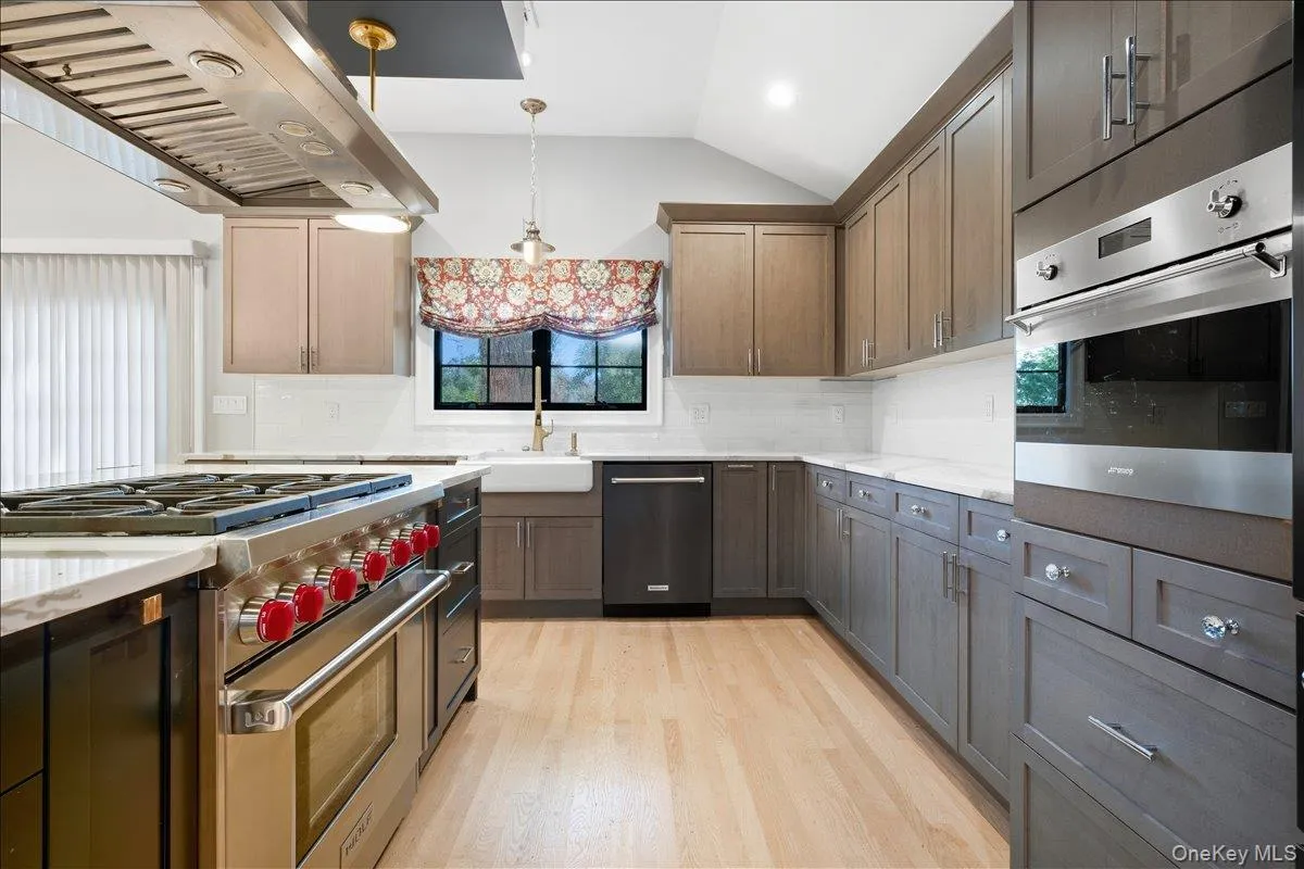 2 Cornwall Lane, North Hempstead, NY, 3 Bedrooms Bedrooms, 6 Rooms Rooms,2 BathroomsBathrooms,Residential Lease,For Rent,Cornwall,0,1026867 2 Cornwall Lane, North Hempstead, NY, 3 Bedrooms Bedrooms, 6 Rooms Rooms,2 BathroomsBathrooms,Residential Lease,For Rent,Cornwall,0,1026867