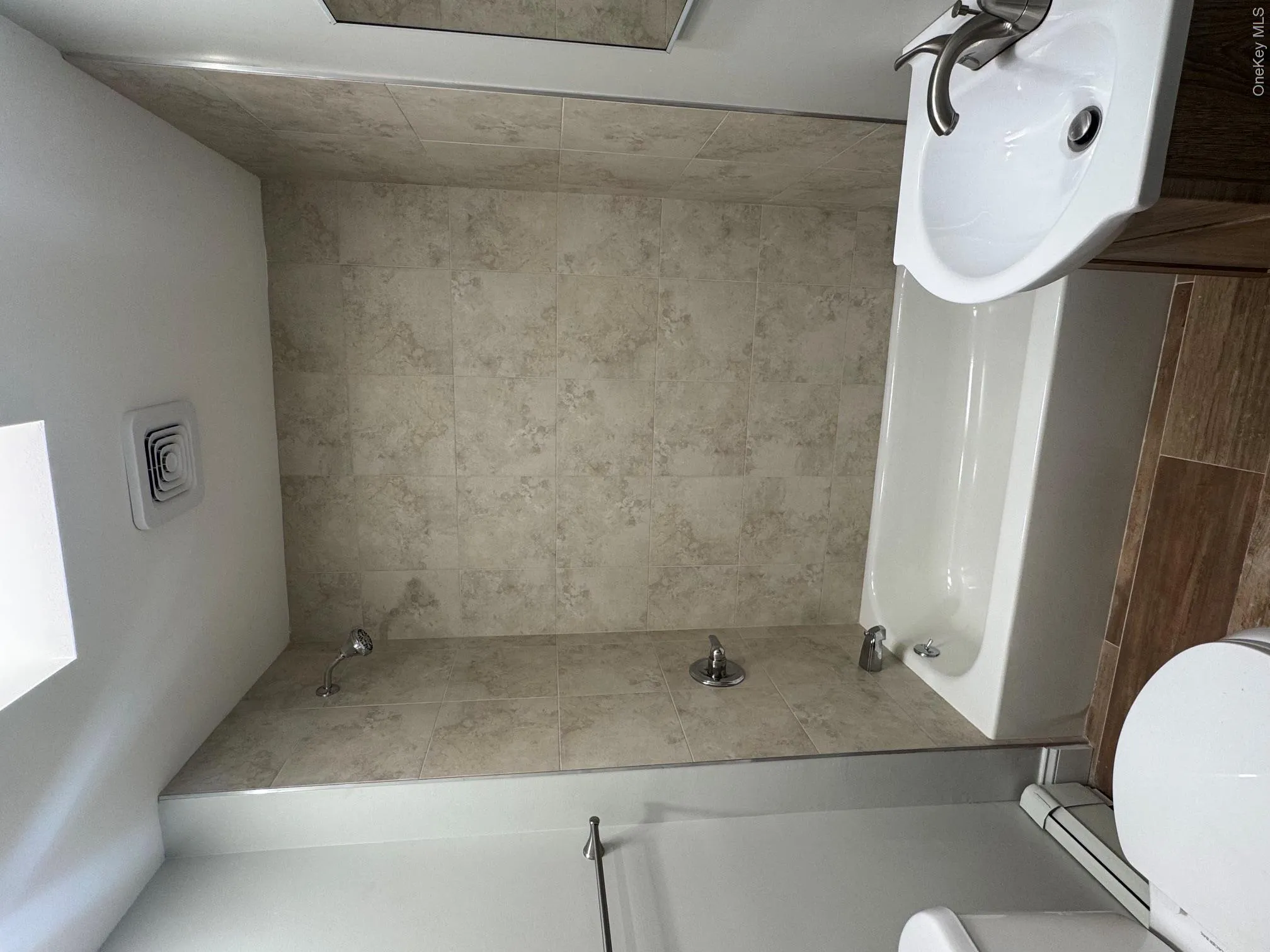 233 Franklin Street, Hempstead, NY, 1 Bedroom Bedrooms, 4 Rooms Rooms,1 BathroomBathrooms,Residential Lease,For Rent,Franklin,0,1026871 233 Franklin Street, Hempstead, NY, 1 Bedroom Bedrooms, 4 Rooms Rooms,1 BathroomBathrooms,Residential Lease,For Rent,Franklin,0,1026871