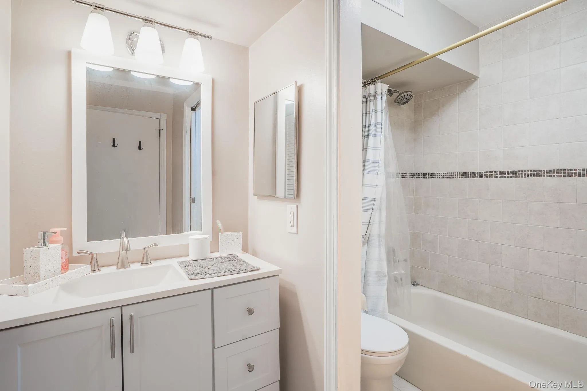 125 Stringham Road, La Grange, NY, 1 Bedroom Bedrooms, 4 Rooms Rooms,1 BathroomBathrooms,Residential Lease,For Rent,Stringham,0,1026879 125 Stringham Road, La Grange, NY, 1 Bedroom Bedrooms, 4 Rooms Rooms,1 BathroomBathrooms,Residential Lease,For Rent,Stringham,0,1026879