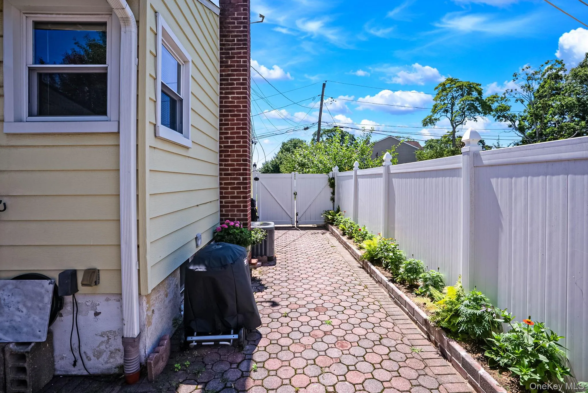 sideyard sideyard