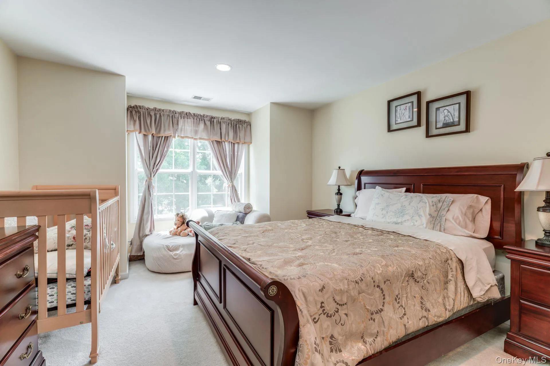 5 Daffodil Lane, Brookhaven, NY, 5 Bedrooms Bedrooms, 10 Rooms Rooms,2 BathroomsBathrooms,Residential Lease,For Rent,Daffodil,0,1026885 5 Daffodil Lane, Brookhaven, NY, 5 Bedrooms Bedrooms, 10 Rooms Rooms,2 BathroomsBathrooms,Residential Lease,For Rent,Daffodil,0,1026885