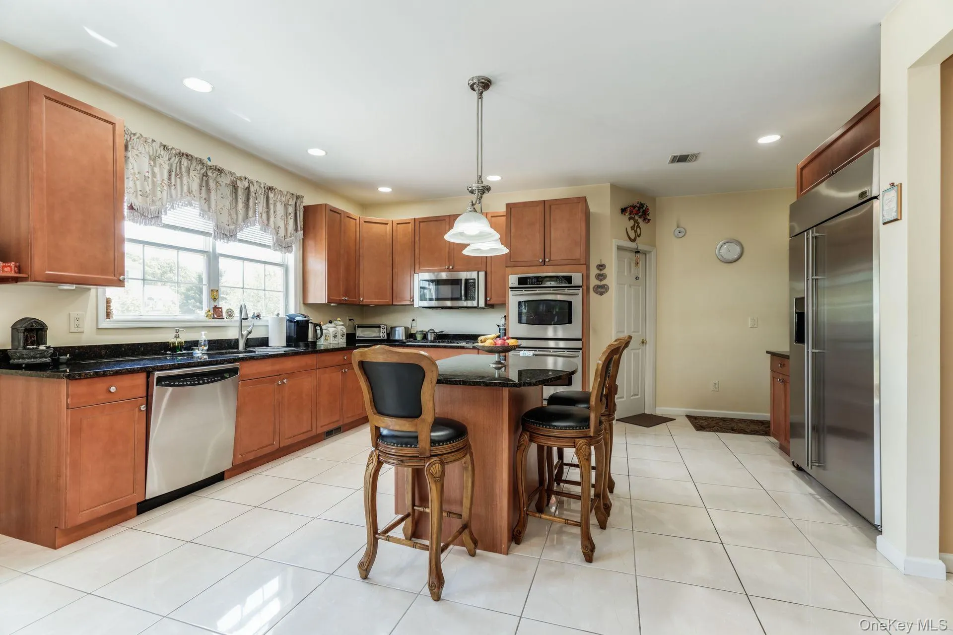 5 Daffodil Lane, Brookhaven, NY, 5 Bedrooms Bedrooms, 10 Rooms Rooms,2 BathroomsBathrooms,Residential Lease,For Rent,Daffodil,0,1026885 5 Daffodil Lane, Brookhaven, NY, 5 Bedrooms Bedrooms, 10 Rooms Rooms,2 BathroomsBathrooms,Residential Lease,For Rent,Daffodil,0,1026885