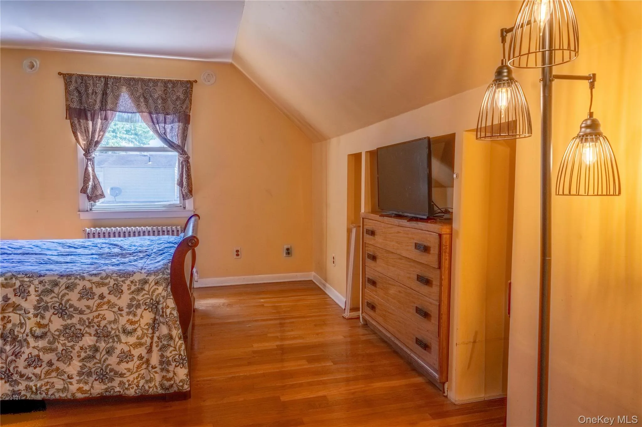 932 Cherry Lane, North Hempstead, NY, 4 Bedrooms Bedrooms, 8 Rooms Rooms,1 BathroomBathrooms,Residential,For Rent,Cherry,0,1026892 932 Cherry Lane, North Hempstead, NY, 4 Bedrooms Bedrooms, 8 Rooms Rooms,1 BathroomBathrooms,Residential,For Rent,Cherry,0,1026892