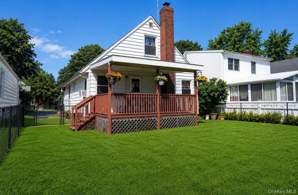 932 Cherry Lane, North Hempstead, NY, 4 Bedrooms Bedrooms, 8 Rooms Rooms,1 BathroomBathrooms,Residential,For Rent,Cherry,0,1026892 932 Cherry Lane, North Hempstead, NY, 4 Bedrooms Bedrooms, 8 Rooms Rooms,1 BathroomBathrooms,Residential,For Rent,Cherry,0,1026892