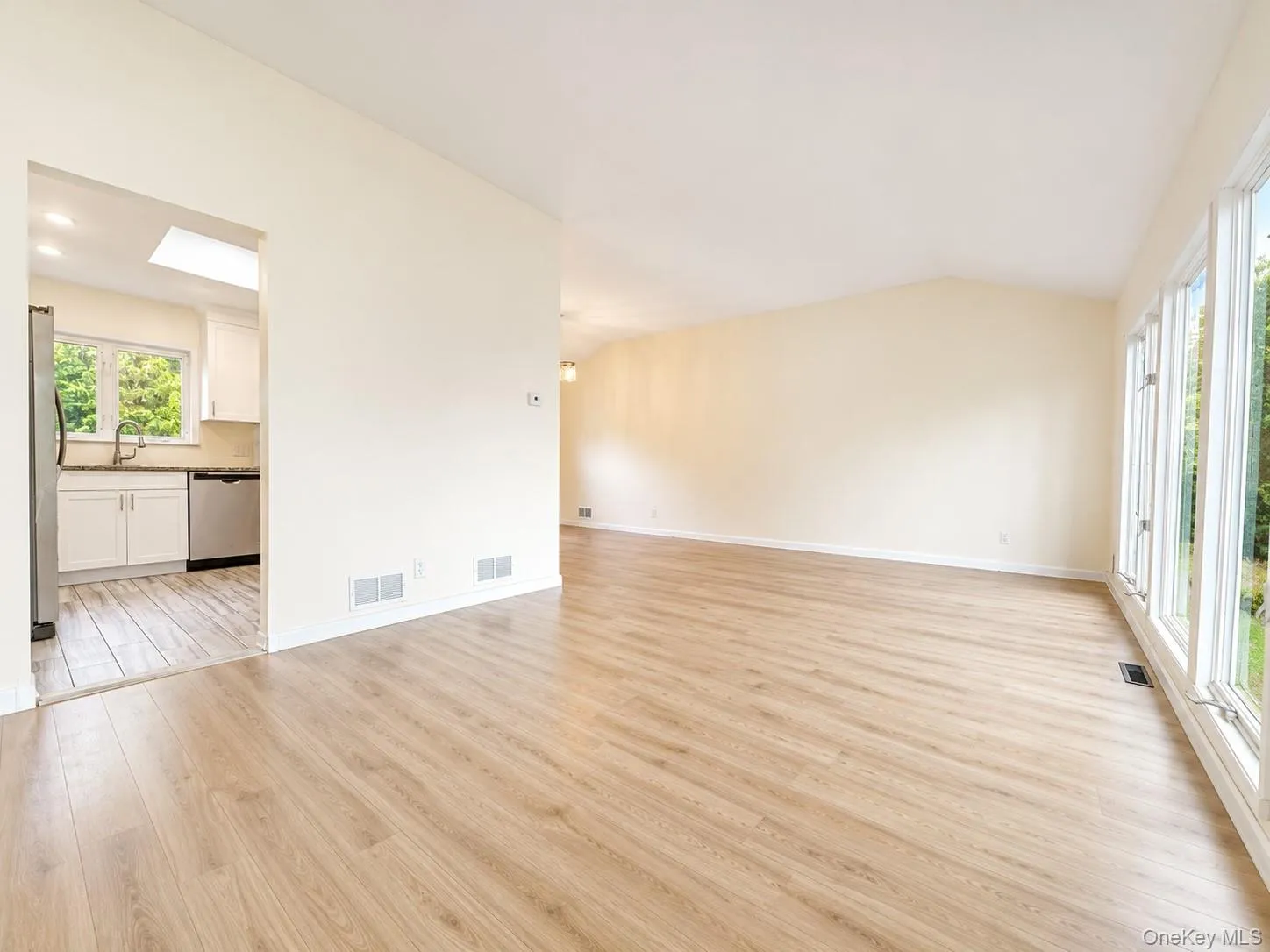 3 Soundview Street, New Rochelle, NY, 3 Bedrooms Bedrooms, 11 Rooms Rooms,3 BathroomsBathrooms,Residential,For Rent,Soundview,0,1026899 3 Soundview Street, New Rochelle, NY, 3 Bedrooms Bedrooms, 11 Rooms Rooms,3 BathroomsBathrooms,Residential,For Rent,Soundview,0,1026899