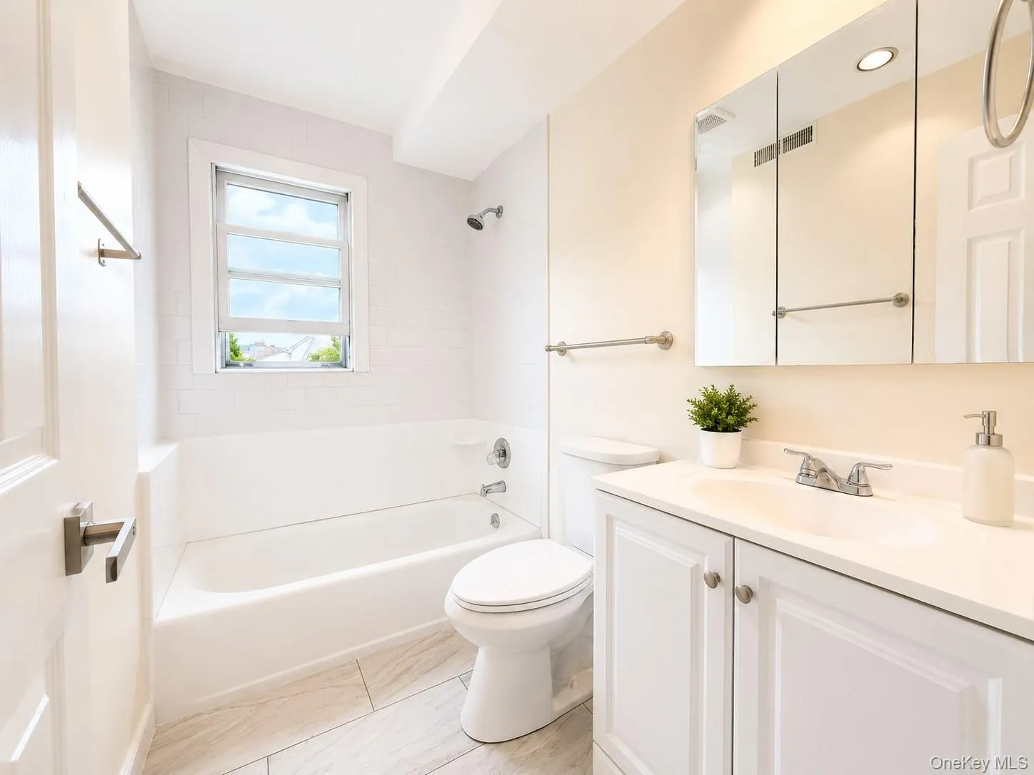 3 Soundview Street, New Rochelle, NY, 3 Bedrooms Bedrooms, 11 Rooms Rooms,3 BathroomsBathrooms,Residential,For Rent,Soundview,0,1026899 3 Soundview Street, New Rochelle, NY, 3 Bedrooms Bedrooms, 11 Rooms Rooms,3 BathroomsBathrooms,Residential,For Rent,Soundview,0,1026899