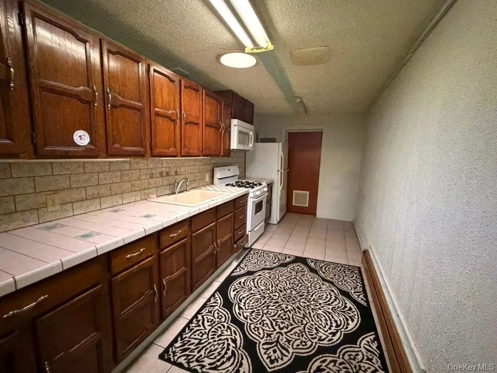 35 Milburn, Goshen, NY, 2 Bedrooms Bedrooms, 4 Rooms Rooms,1 BathroomBathrooms,Residential Lease,For Rent,Milburn,0,1026904 35 Milburn, Goshen, NY, 2 Bedrooms Bedrooms, 4 Rooms Rooms,1 BathroomBathrooms,Residential Lease,For Rent,Milburn,0,1026904