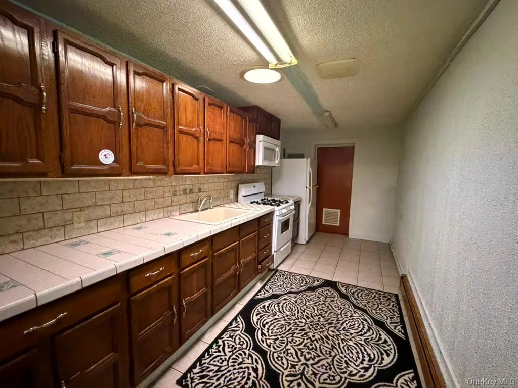 35 Milburn, Goshen, NY, 2 Bedrooms Bedrooms, 4 Rooms Rooms,1 BathroomBathrooms,Residential Lease,For Rent,Milburn,0,1026904 35 Milburn, Goshen, NY, 2 Bedrooms Bedrooms, 4 Rooms Rooms,1 BathroomBathrooms,Residential Lease,For Rent,Milburn,0,1026904