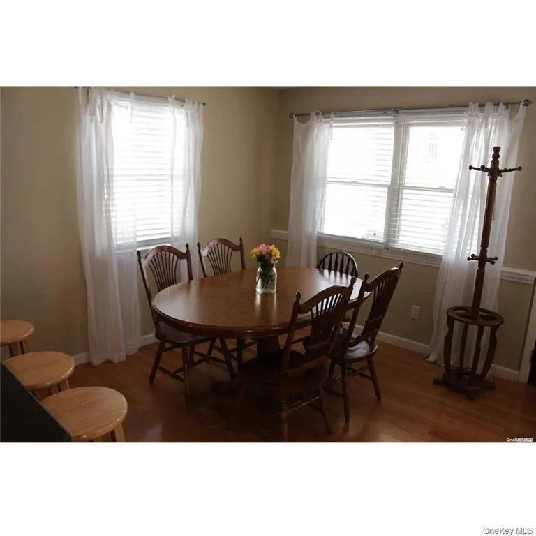 27 Vermont Street, Long Beach, NY, 3 Bedrooms Bedrooms, 5 Rooms Rooms,1 BathroomBathrooms,Residential Lease,For Rent,Vermont,0,1026920 27 Vermont Street, Long Beach, NY, 3 Bedrooms Bedrooms, 5 Rooms Rooms,1 BathroomBathrooms,Residential Lease,For Rent,Vermont,0,1026920