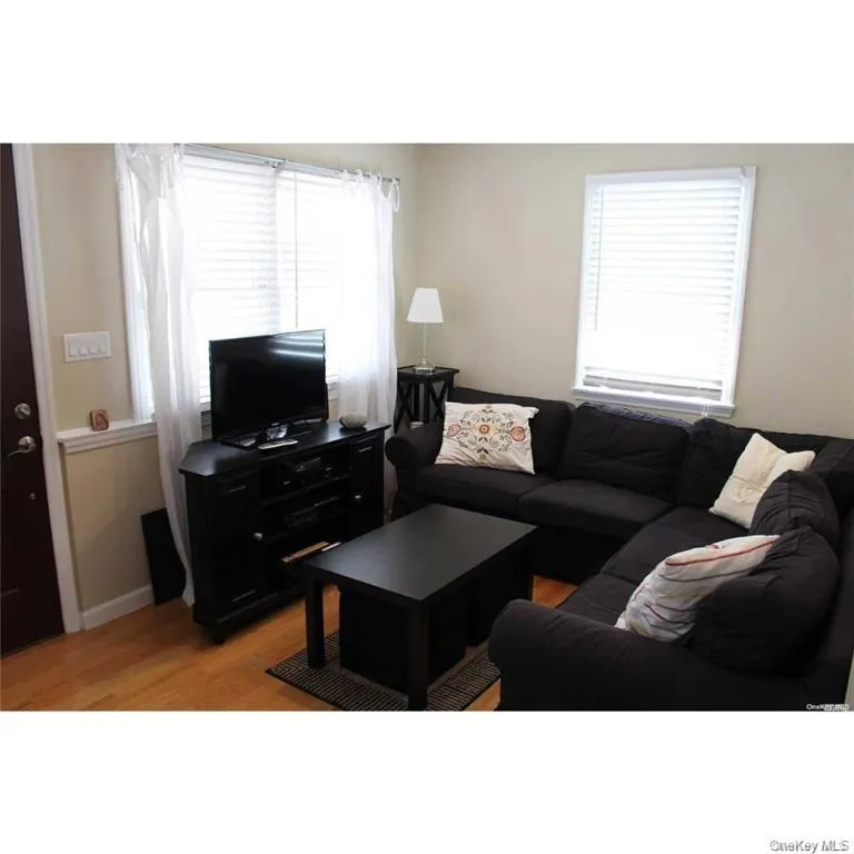 27 Vermont Street, Long Beach, NY, 3 Bedrooms Bedrooms, 5 Rooms Rooms,1 BathroomBathrooms,Residential Lease,For Rent,Vermont,0,1026920 27 Vermont Street, Long Beach, NY, 3 Bedrooms Bedrooms, 5 Rooms Rooms,1 BathroomBathrooms,Residential Lease,For Rent,Vermont,0,1026920