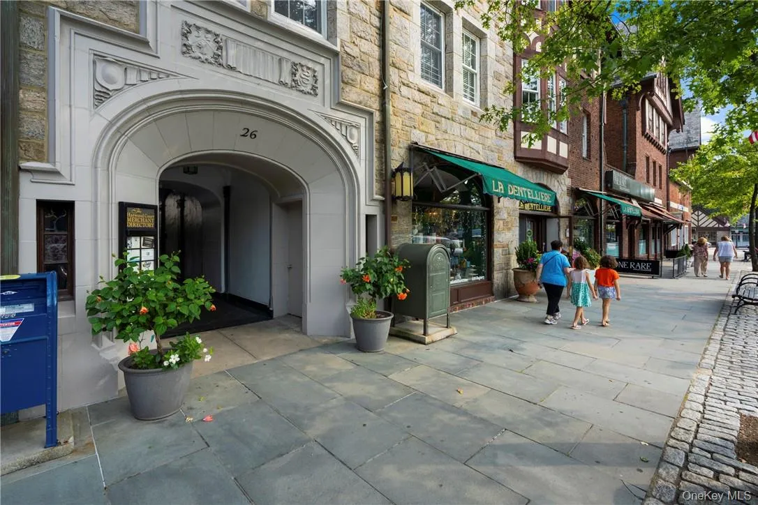 26 East Parkway, Scarsdale, NY, 1 Bedroom Bedrooms, 3 Rooms Rooms,1 BathroomBathrooms,Residential Lease,For Rent,East Parkway,0,1026926 26 East Parkway, Scarsdale, NY, 1 Bedroom Bedrooms, 3 Rooms Rooms,1 BathroomBathrooms,Residential Lease,For Rent,East Parkway,0,1026926
