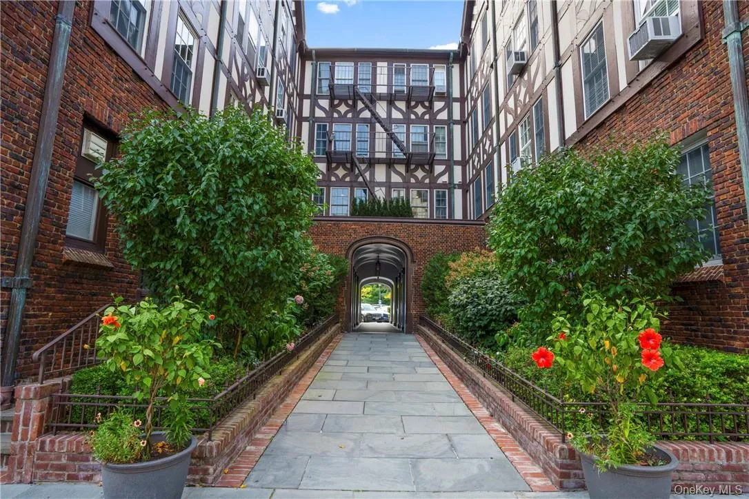 26 East Parkway, Scarsdale, NY, 1 Bedroom Bedrooms, 3 Rooms Rooms,1 BathroomBathrooms,Residential Lease,For Rent,East Parkway,0,1026926 26 East Parkway, Scarsdale, NY, 1 Bedroom Bedrooms, 3 Rooms Rooms,1 BathroomBathrooms,Residential Lease,For Rent,East Parkway,0,1026926