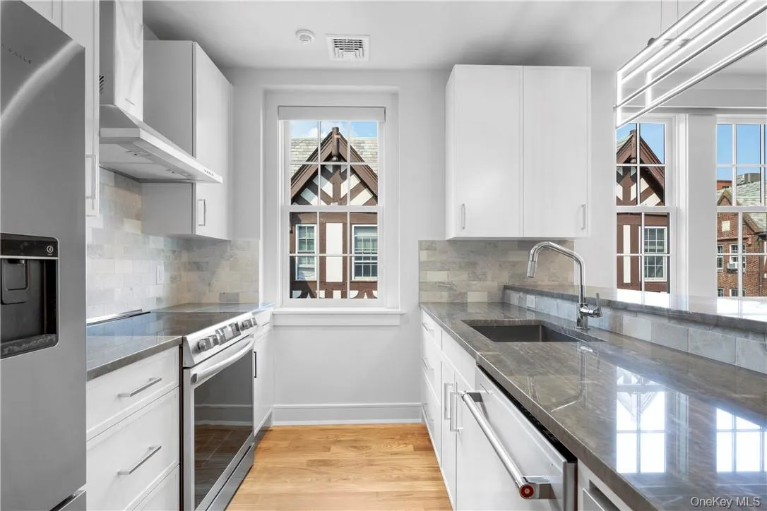 26 East Parkway, Scarsdale, NY, 1 Bedroom Bedrooms, 3 Rooms Rooms,1 BathroomBathrooms,Residential Lease,For Rent,East Parkway,0,1026926 26 East Parkway, Scarsdale, NY, 1 Bedroom Bedrooms, 3 Rooms Rooms,1 BathroomBathrooms,Residential Lease,For Rent,East Parkway,0,1026926