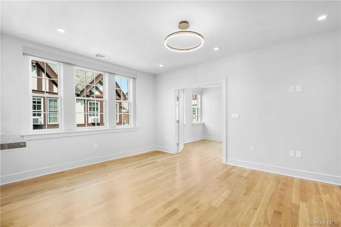 26 East Parkway, Scarsdale, NY, 1 Bedroom Bedrooms, 3 Rooms Rooms,1 BathroomBathrooms,Residential Lease,For Rent,East Parkway,0,1026926 26 East Parkway, Scarsdale, NY, 1 Bedroom Bedrooms, 3 Rooms Rooms,1 BathroomBathrooms,Residential Lease,For Rent,East Parkway,0,1026926