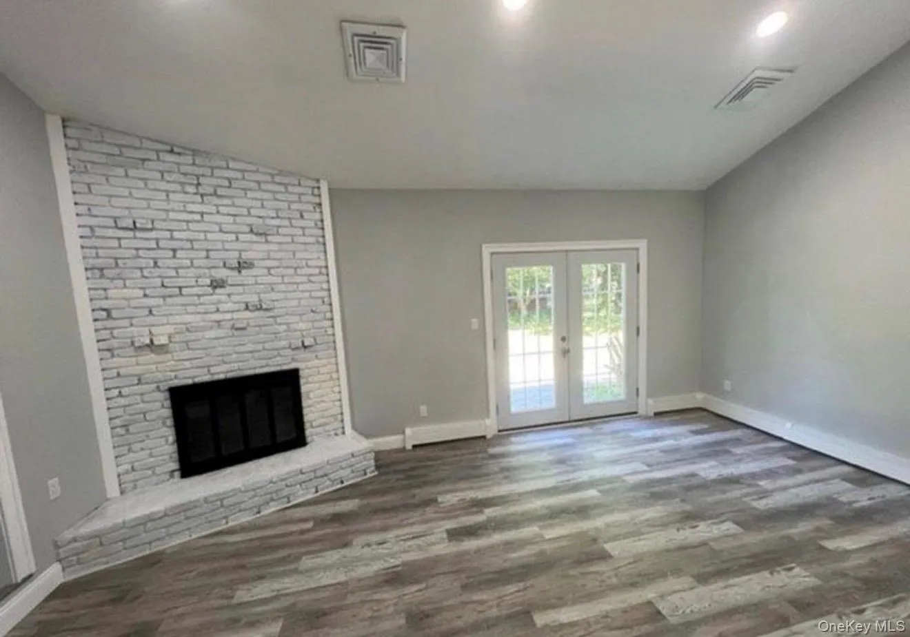 18 William Street, Brookhaven, NY, 4 Bedrooms Bedrooms, 8 Rooms Rooms,2 BathroomsBathrooms,Residential Lease,For Rent,William,0,1026928 18 William Street, Brookhaven, NY, 4 Bedrooms Bedrooms, 8 Rooms Rooms,2 BathroomsBathrooms,Residential Lease,For Rent,William,0,1026928