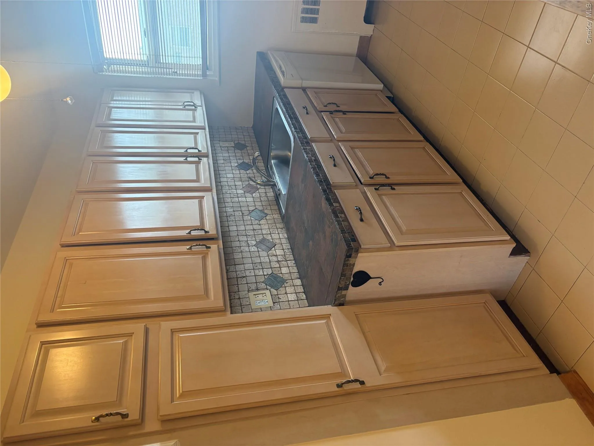 268-18 81st Avenue, New York, NY, 1 Bedroom Bedrooms, 3 Rooms Rooms,1 BathroomBathrooms,Residential Lease,For Rent,81st,0,1026929 268-18 81st Avenue, New York, NY, 1 Bedroom Bedrooms, 3 Rooms Rooms,1 BathroomBathrooms,Residential Lease,For Rent,81st,0,1026929