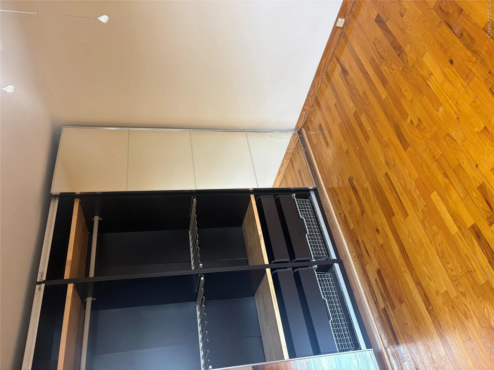 268-18 81st Avenue, New York, NY, 1 Bedroom Bedrooms, 3 Rooms Rooms,1 BathroomBathrooms,Residential Lease,For Rent,81st,0,1026929 268-18 81st Avenue, New York, NY, 1 Bedroom Bedrooms, 3 Rooms Rooms,1 BathroomBathrooms,Residential Lease,For Rent,81st,0,1026929