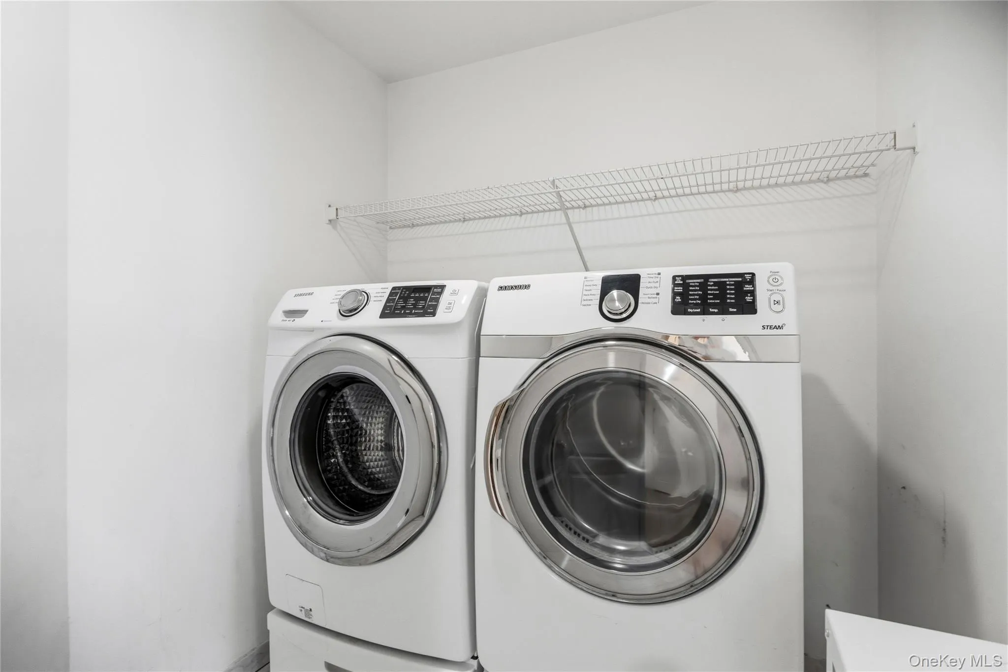 10 Osborne Lane, Oyster Bay, NY, 5 Bedrooms Bedrooms, 10 Rooms Rooms,5 BathroomsBathrooms,Residential Lease,For Rent,Osborne,0,1026934 10 Osborne Lane, Oyster Bay, NY, 5 Bedrooms Bedrooms, 10 Rooms Rooms,5 BathroomsBathrooms,Residential Lease,For Rent,Osborne,0,1026934